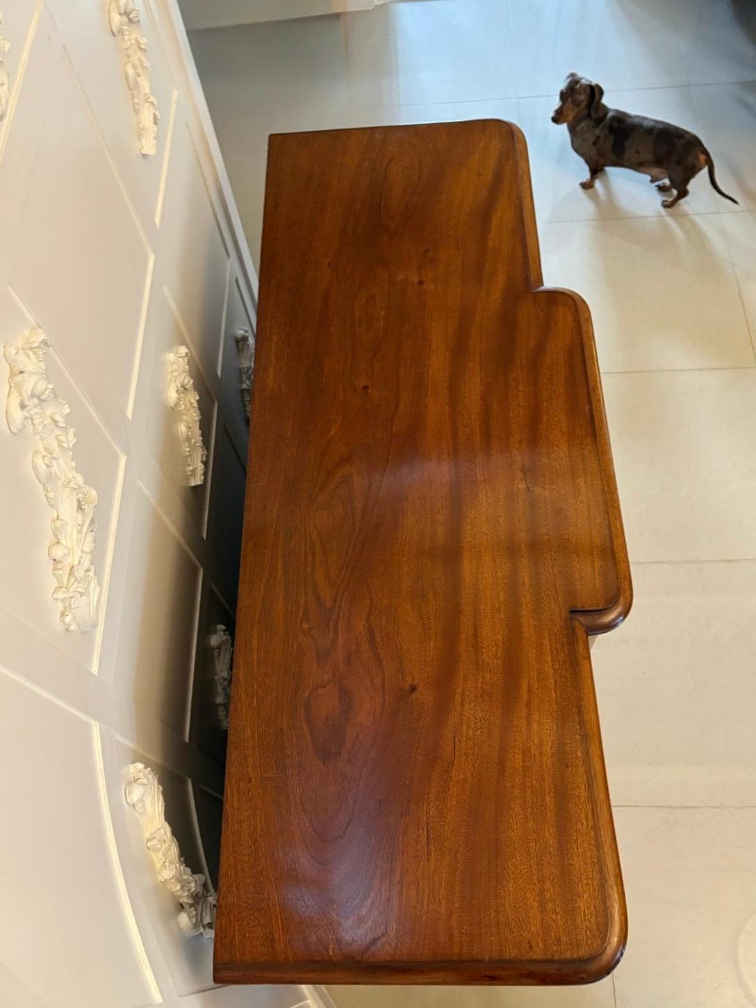Credenza in mogano figurato vittoriano di qualità eccezionale in vendita 1