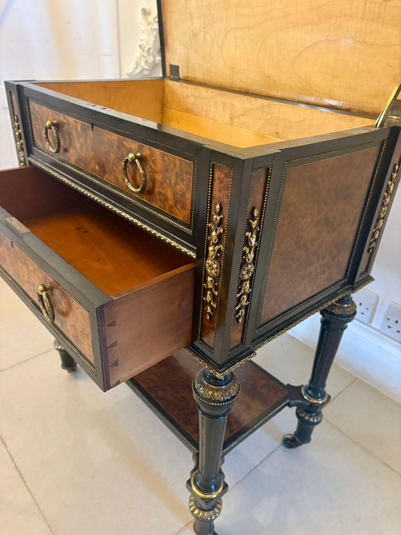 Outstanding Quality Antique Victorian Freestanding Amboyna Wood Side/Lamp Table For Sale 1