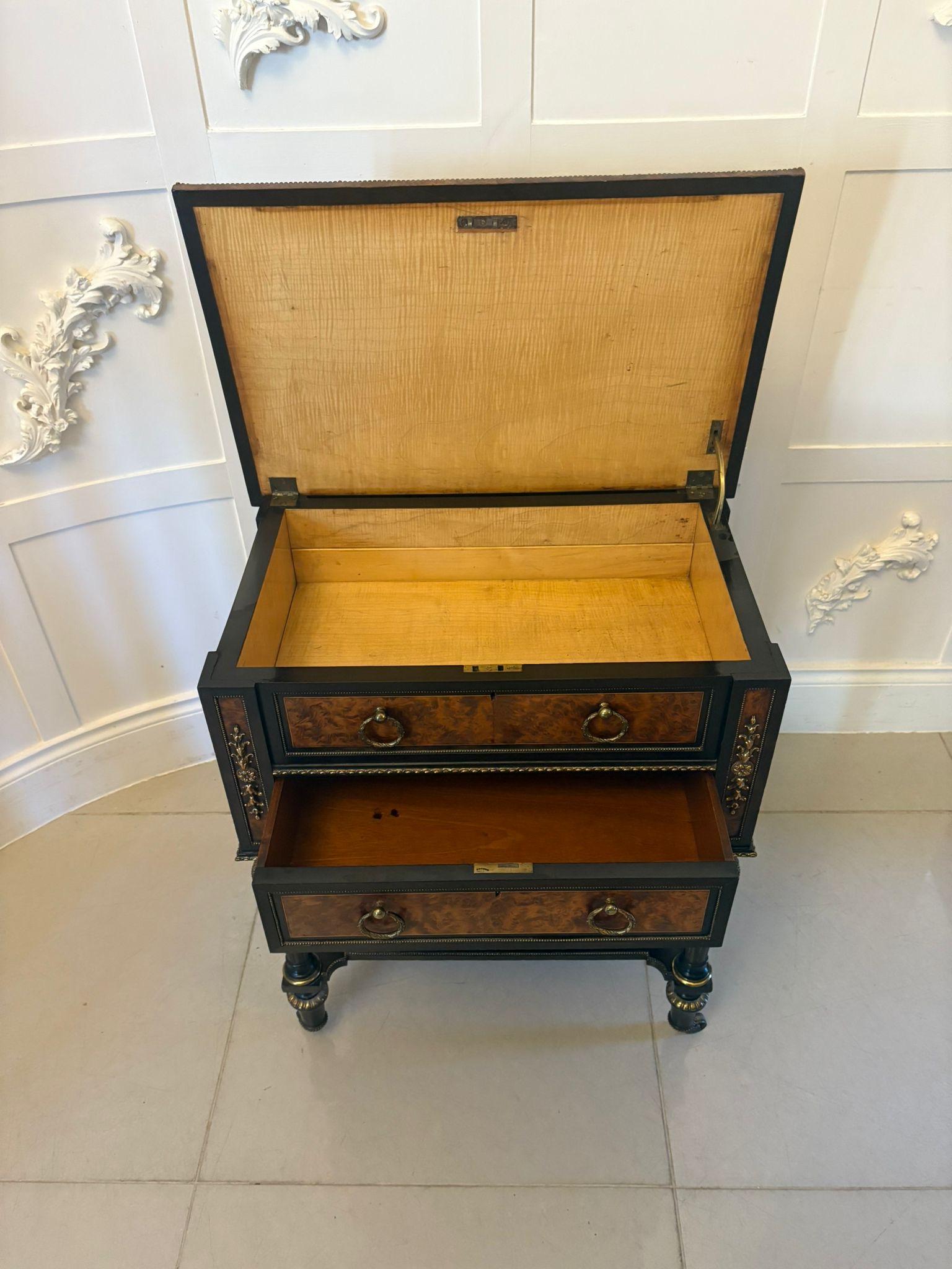 Outstanding Quality Antique Victorian Freestanding Amboyna Wood Side/Lamp Table For Sale 3