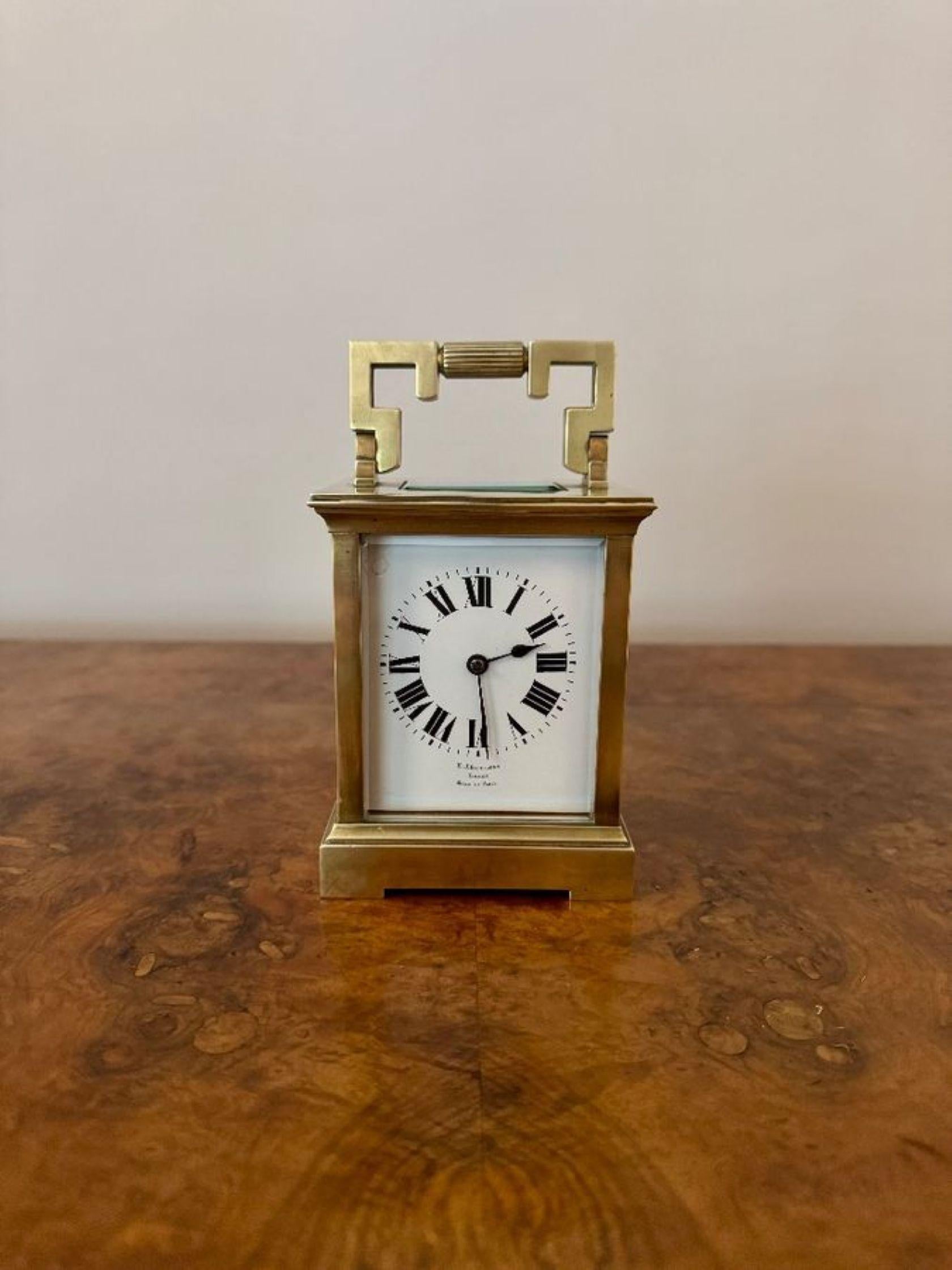 Pendule de voiture en laiton de qualité exceptionnelle, de l'époque victorienne, avec son étui en cuir et sa clé d'origine. Pendule de voiture en laiton de qualité, avec un mouvement français de huit jours, sonnant les heures sur un gong, avec des