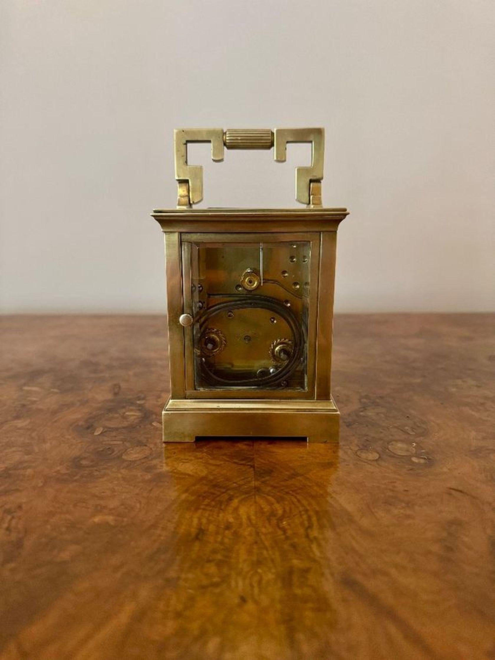 Pendule à sonnerie en laiton de l'époque victorienne française, de qualité exceptionnelle. en vente 1