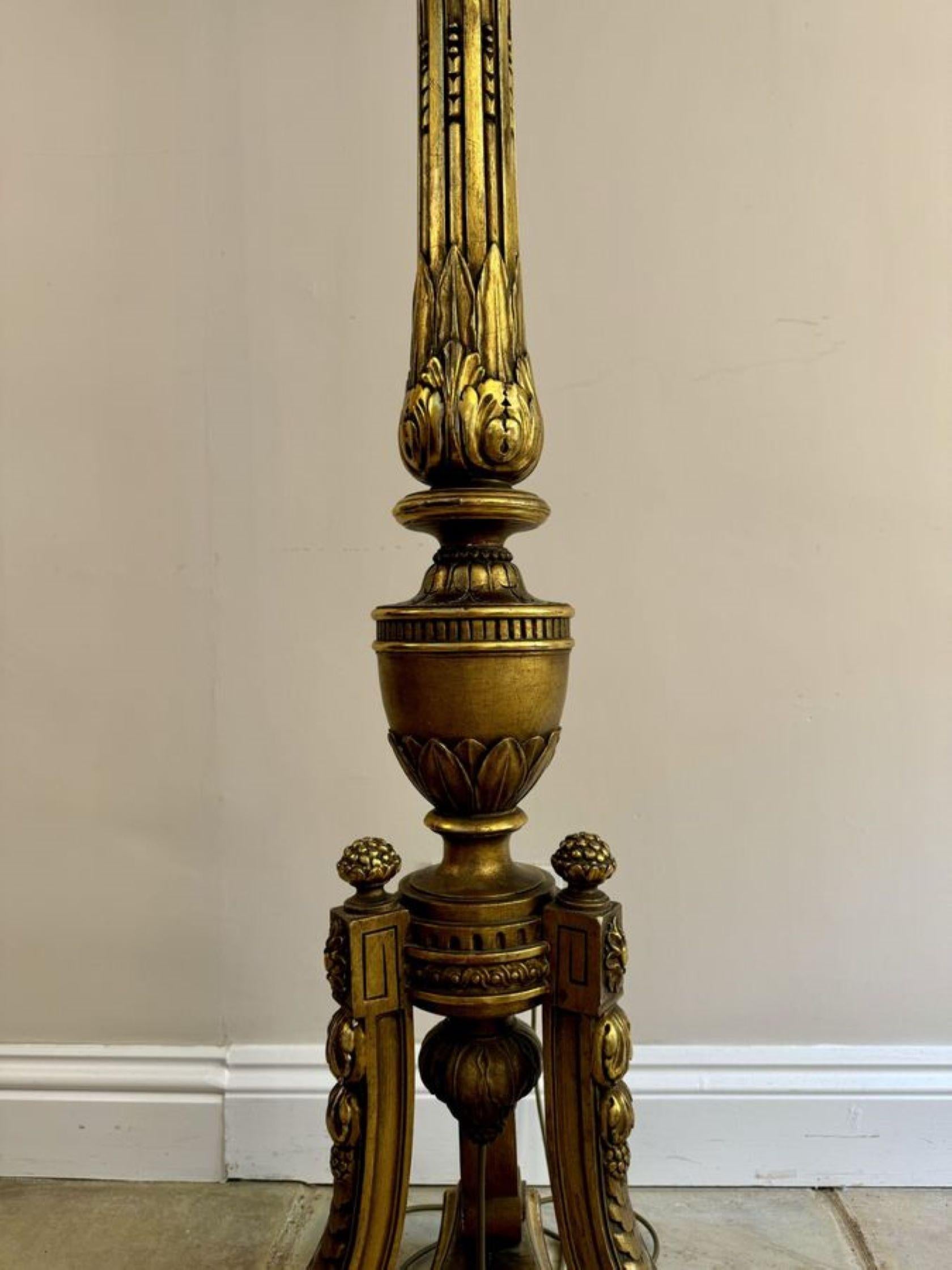 Lampe standard de qualité exceptionnelle de l'époque victorienne française, sculptée et dorée Bon état - En vente à Ipswich, GB