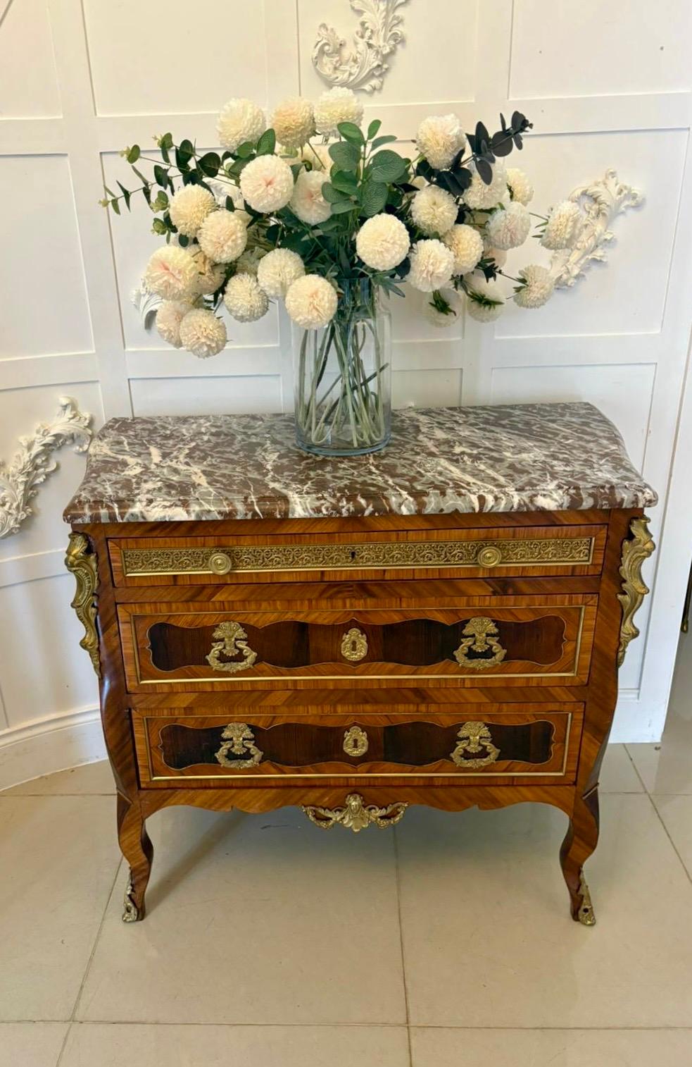 Commode victorienne française à dessus en marbre de qualité exceptionnelle en vente 4