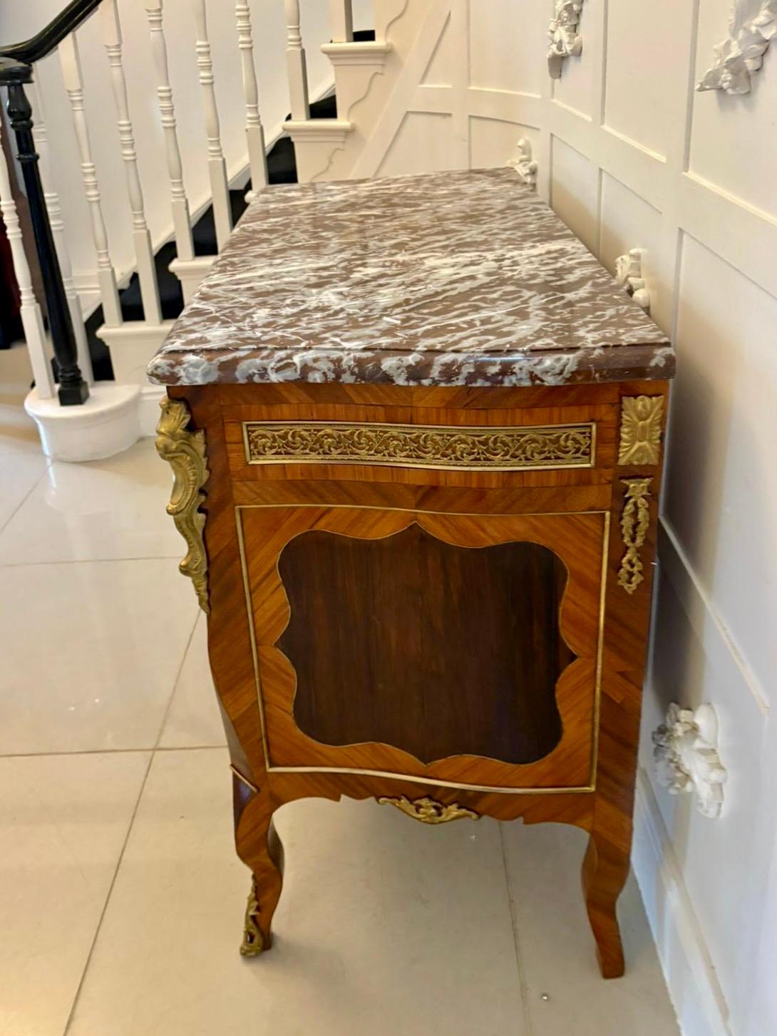 Commode victorienne française à dessus en marbre de qualité exceptionnelle en vente 5