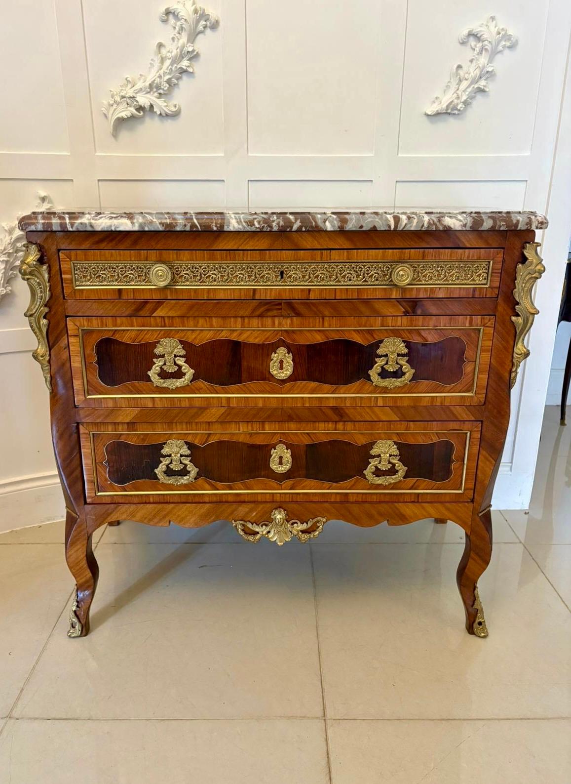 Commode victorienne française à dessus en marbre de qualité exceptionnelle en vente 6