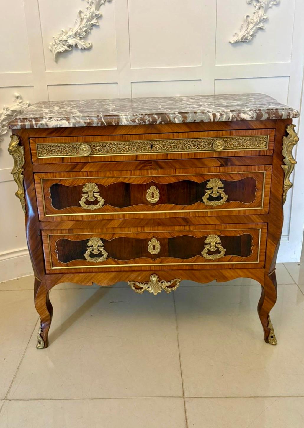 Commode victorienne française à dessus en marbre de qualité exceptionnelle en vente 7