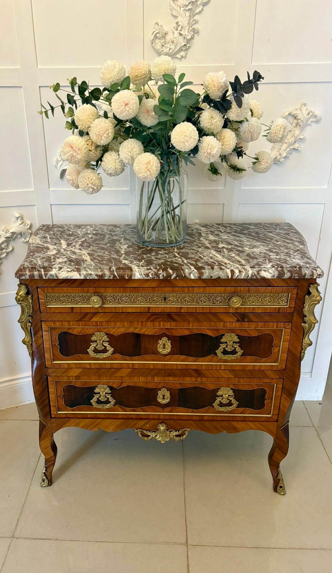 Commode victorienne française à dessus en marbre de qualité exceptionnelle en vente 8