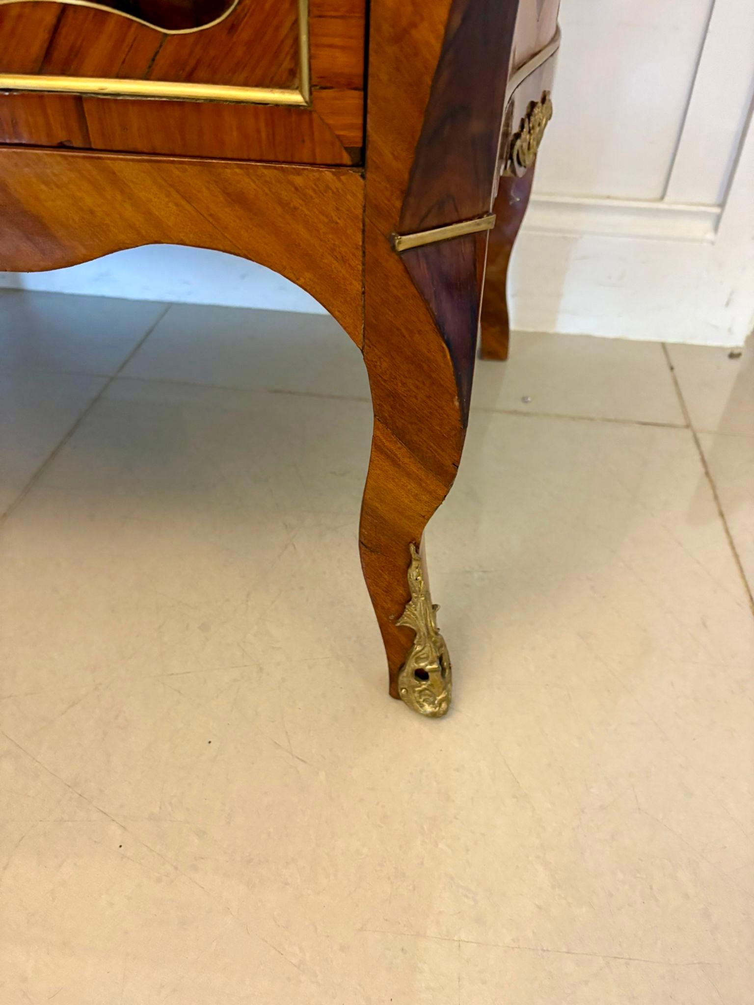 Commode victorienne française à dessus en marbre de qualité exceptionnelle en vente 9