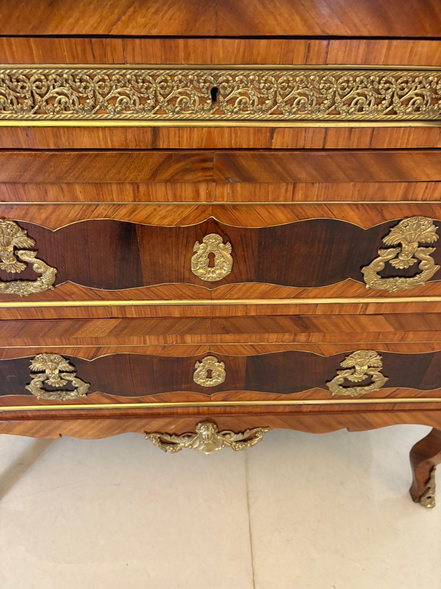 XIXe siècle Commode victorienne française à dessus en marbre de qualité exceptionnelle en vente