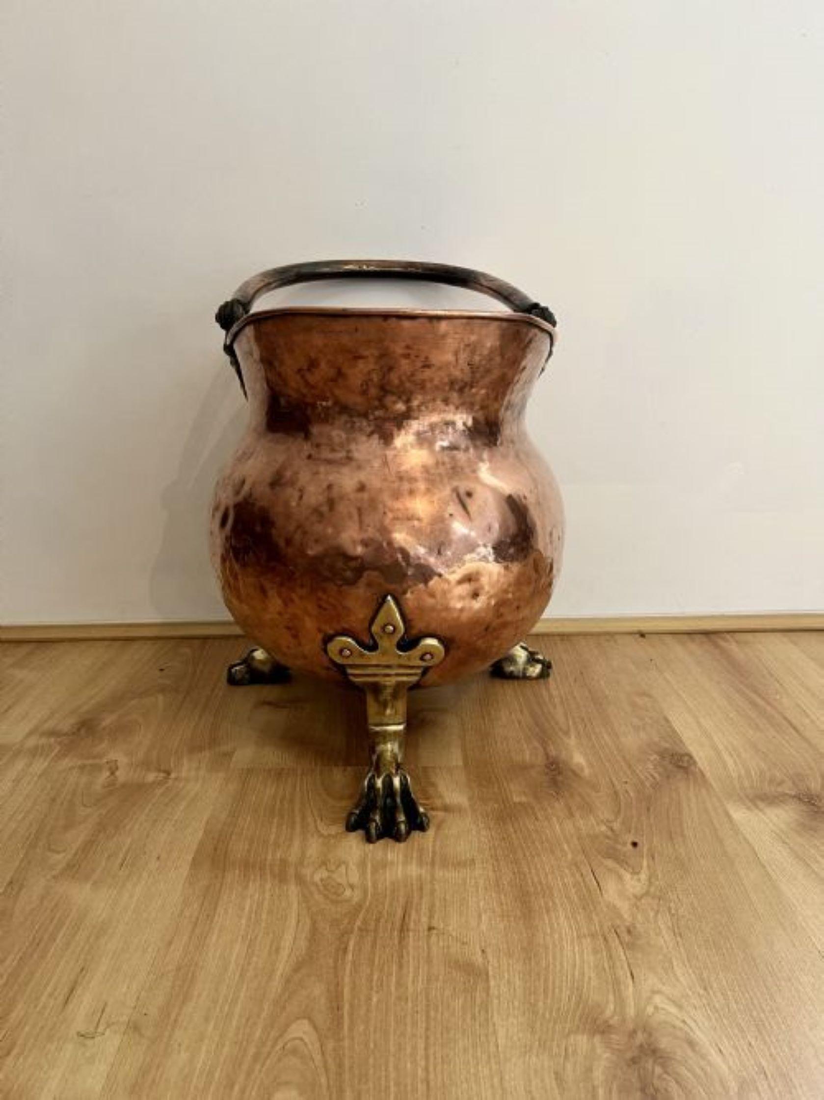 Outstanding quality antique Victorian large copper coal scuttle  In Good Condition For Sale In Ipswich, GB