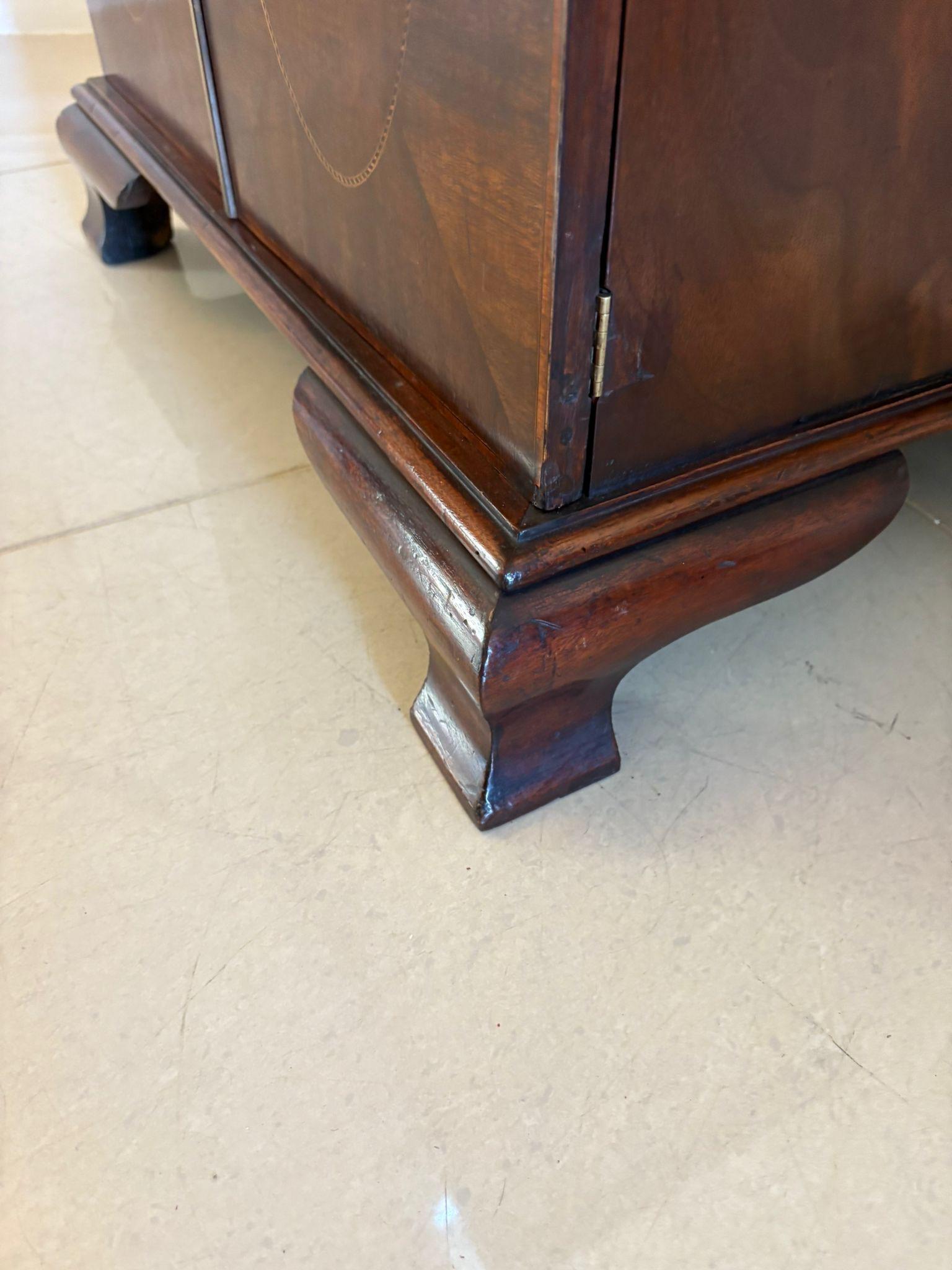 Outstanding Quality Antique Victorian Mahogany Inlaid Bookcase en vente 4