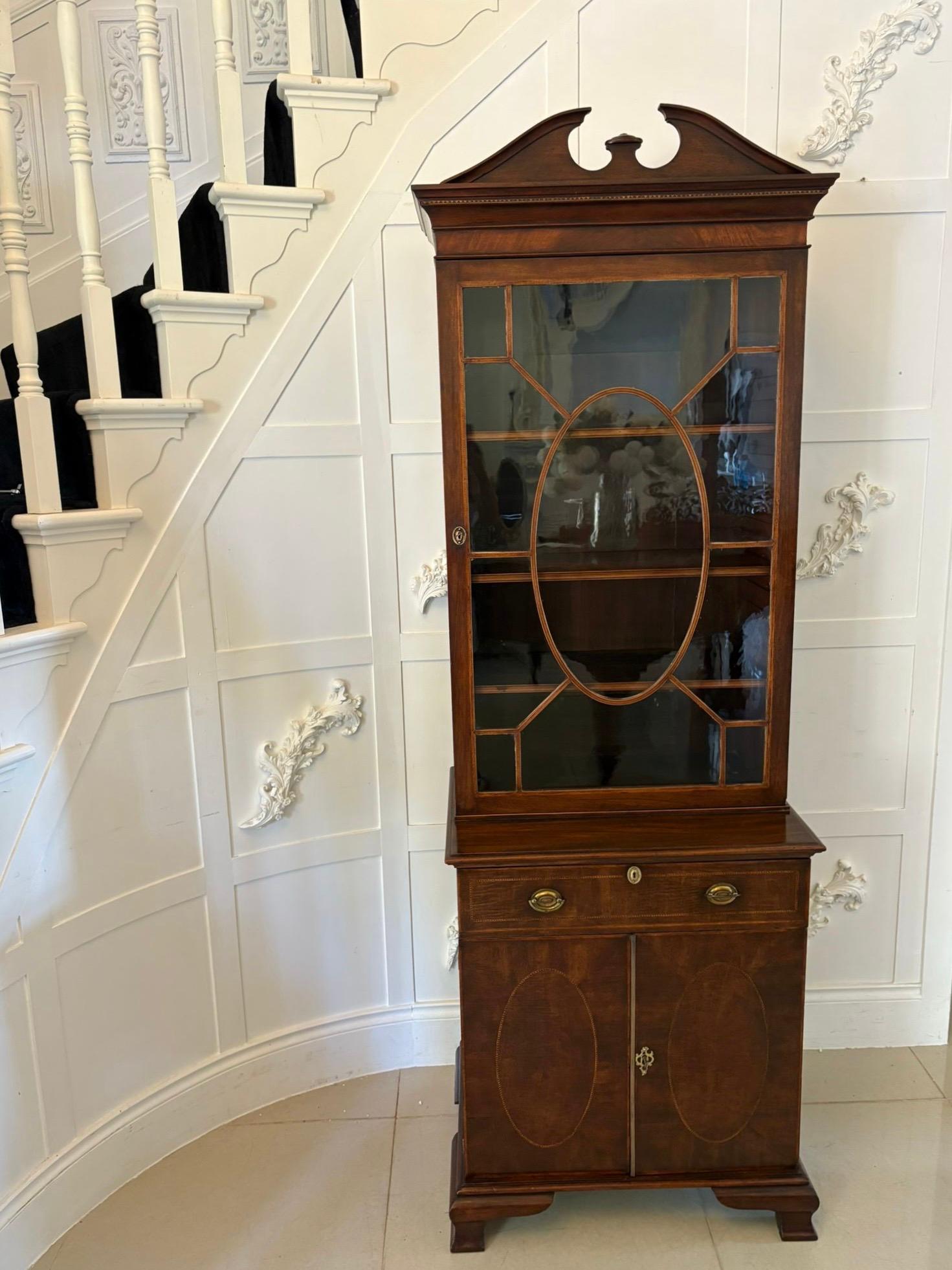 Victorien Outstanding Quality Antique Victorian Mahogany Inlaid Bookcase en vente