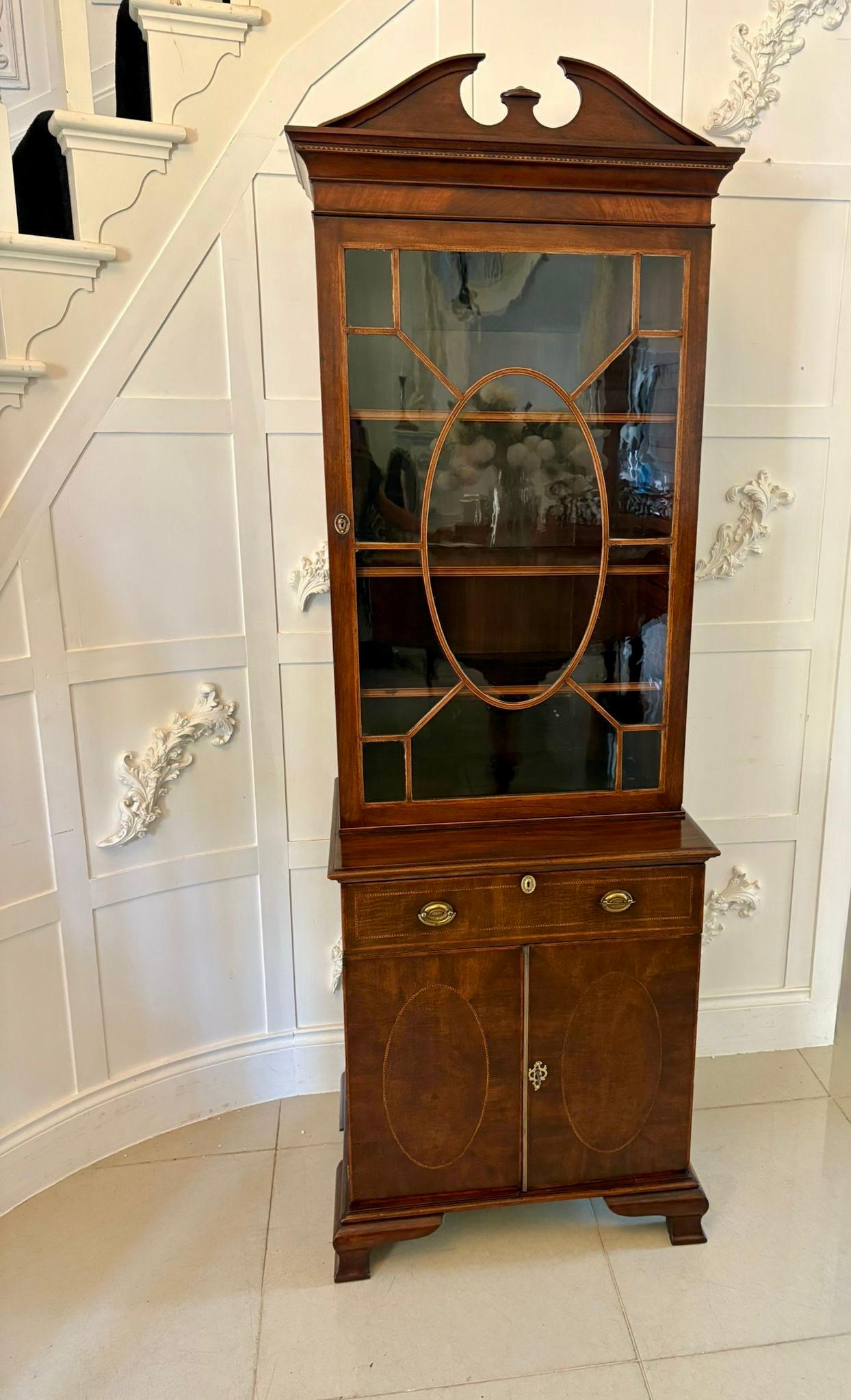 Anglais Outstanding Quality Antique Victorian Mahogany Inlaid Bookcase en vente