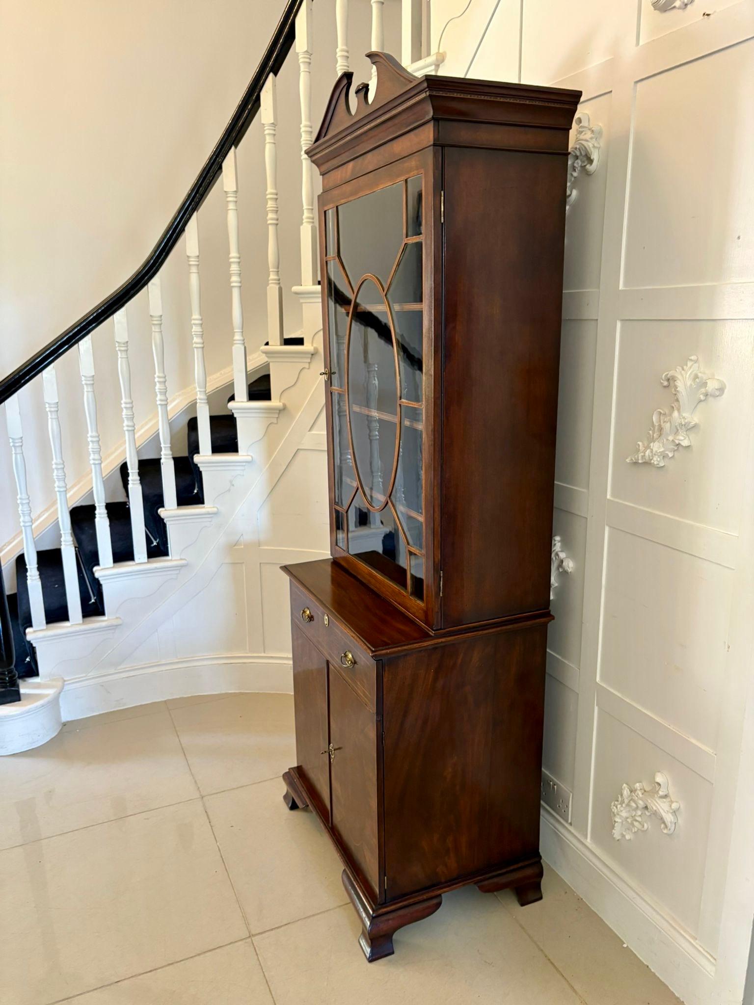 XIXe siècle Outstanding Quality Antique Victorian Mahogany Inlaid Bookcase en vente