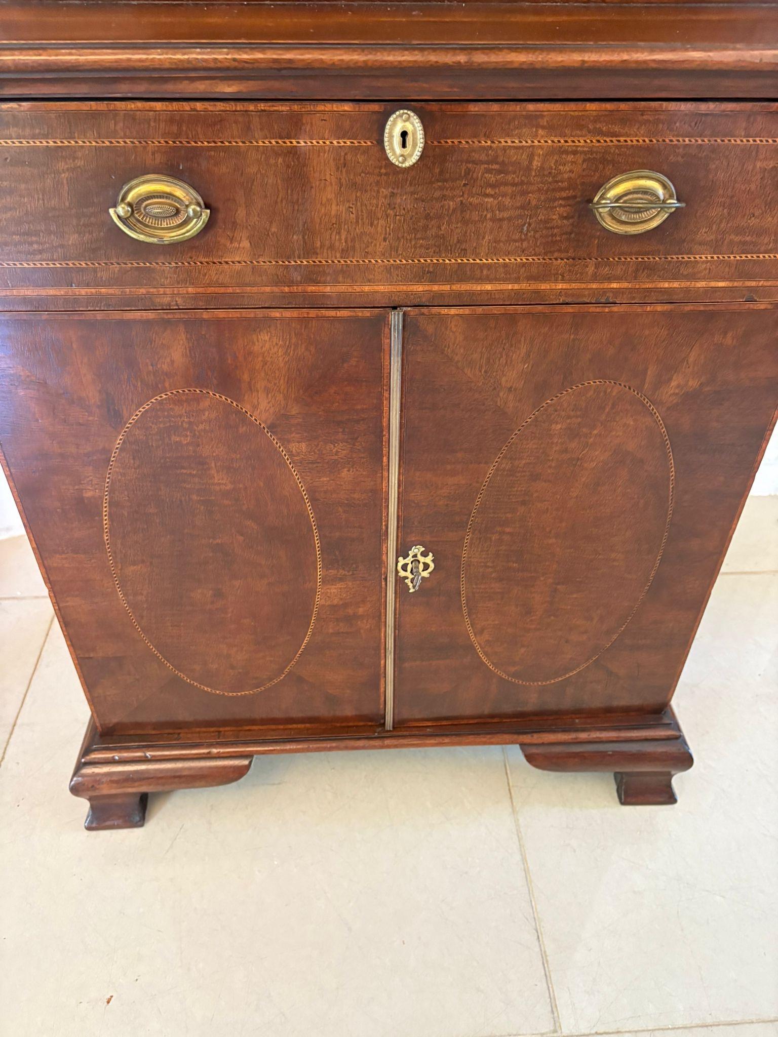 Outstanding Quality Antique Victorian Mahogany Inlaid Bookcase en vente 1