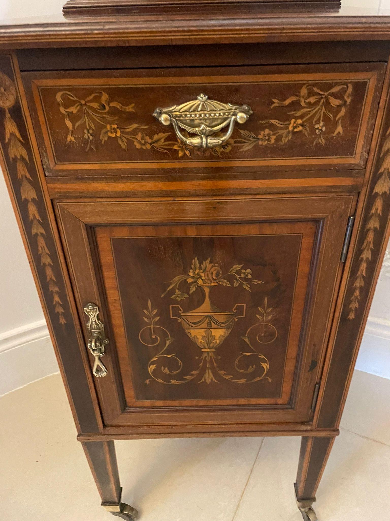 Outstanding Quality Antique Victorian Mahogany Marquetry Inlaid Bedside Cabinet  In Good Condition For Sale In Suffolk, GB