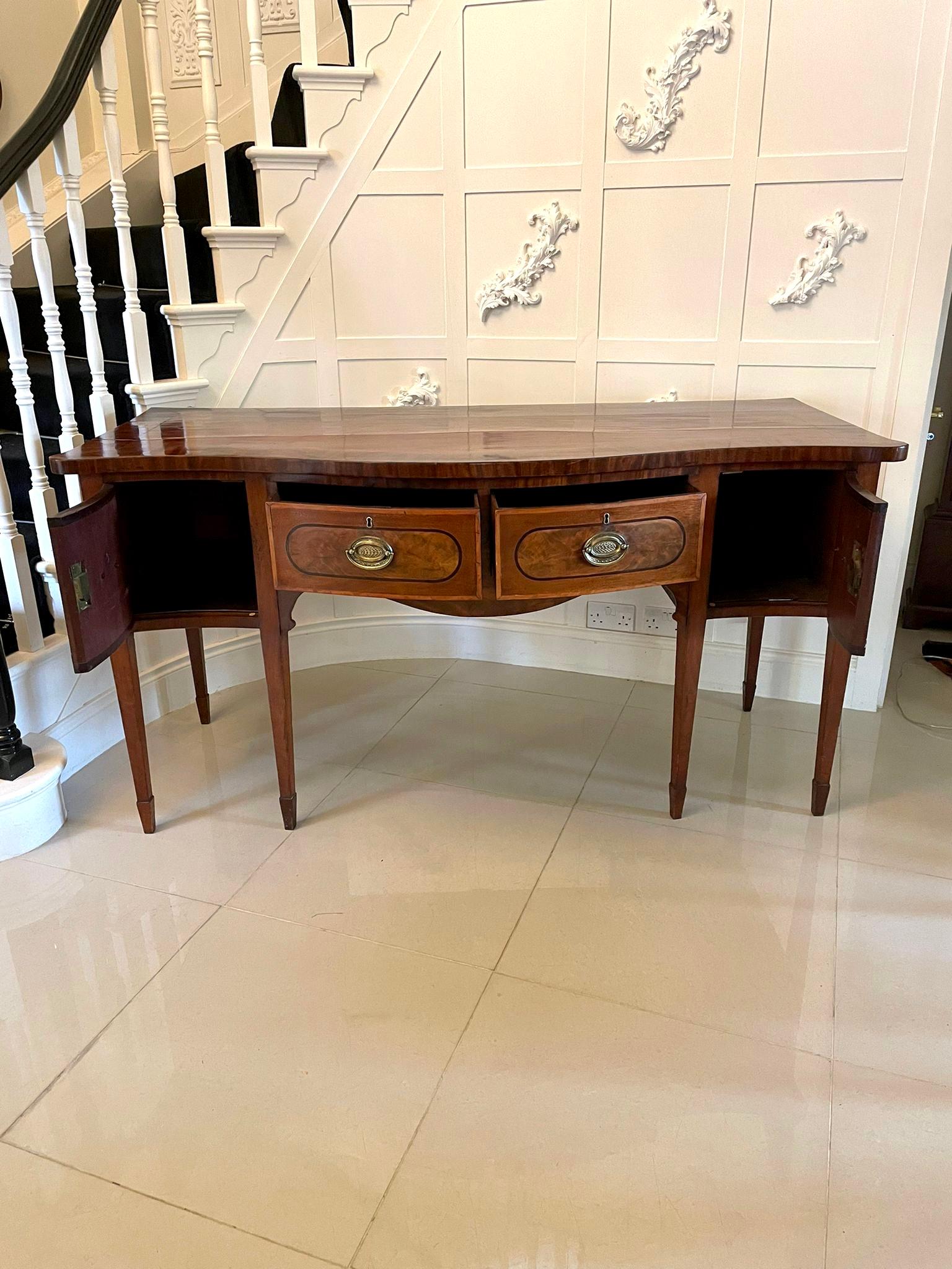Outstanding Quality Antique Victorian Mahogany Serpentine Shaped Sideboard In Good Condition In Suffolk, GB