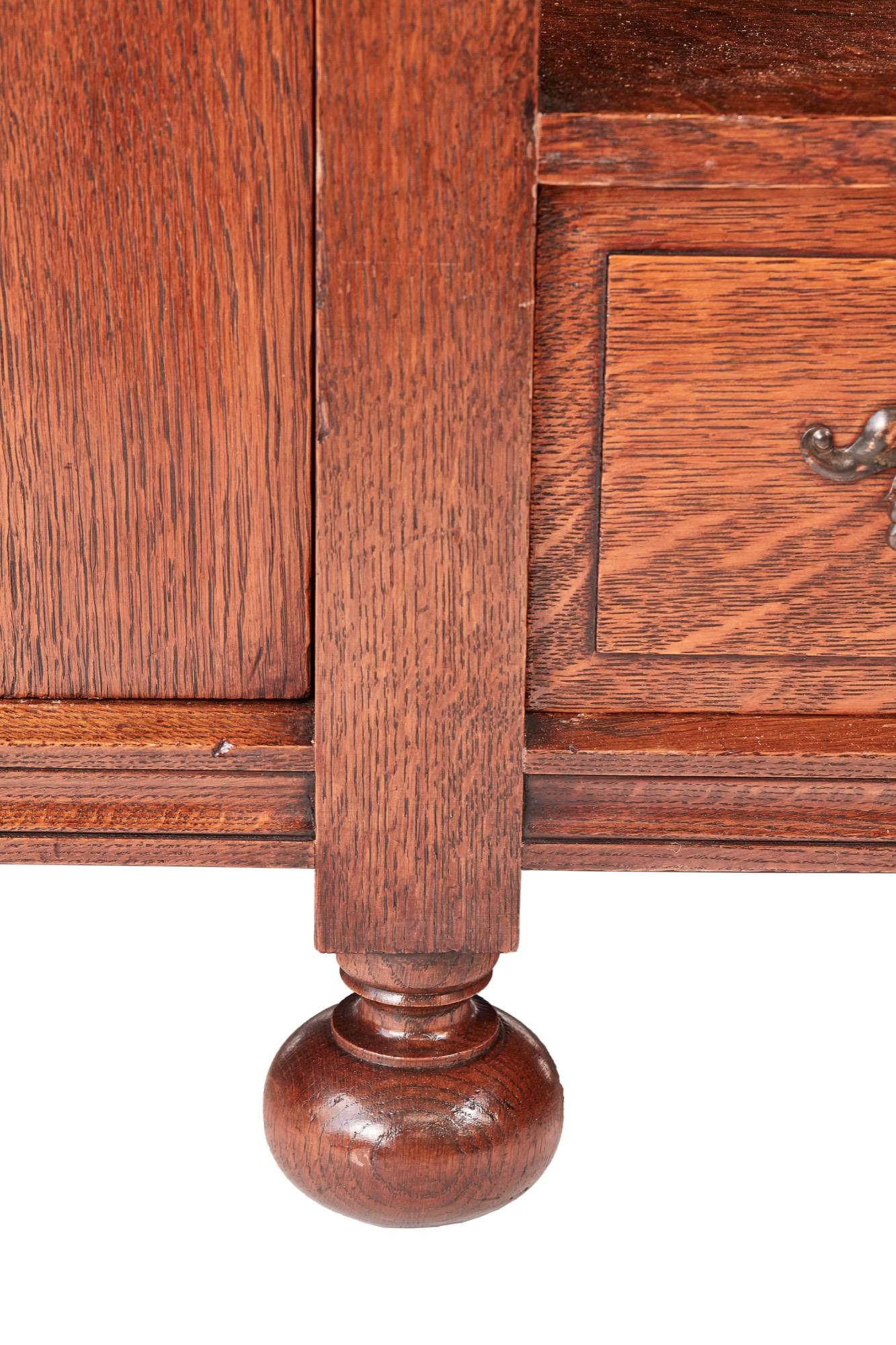 Antikes viktorianisches Arts & Crafts-Sideboard aus Eiche in hervorragender Qualität im Angebot 8