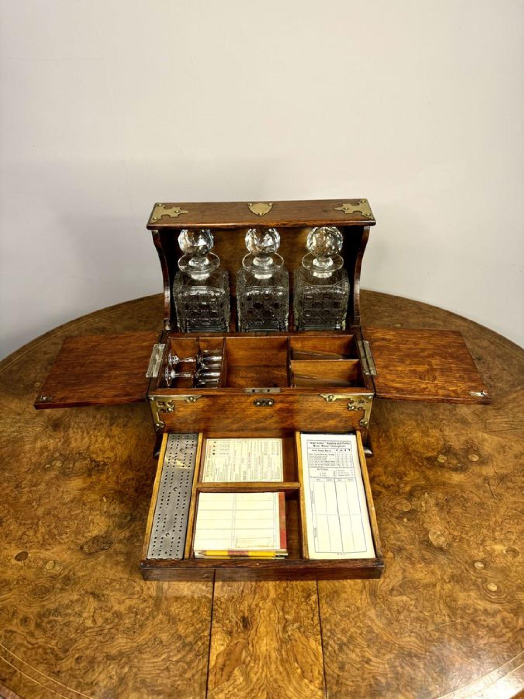 Outstanding quality antique Victorian oak tantalus and games box In Good Condition In Ipswich, GB