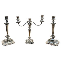 Candelabro y vela antiguos victorianos ornamentados en plata de excelente calidad