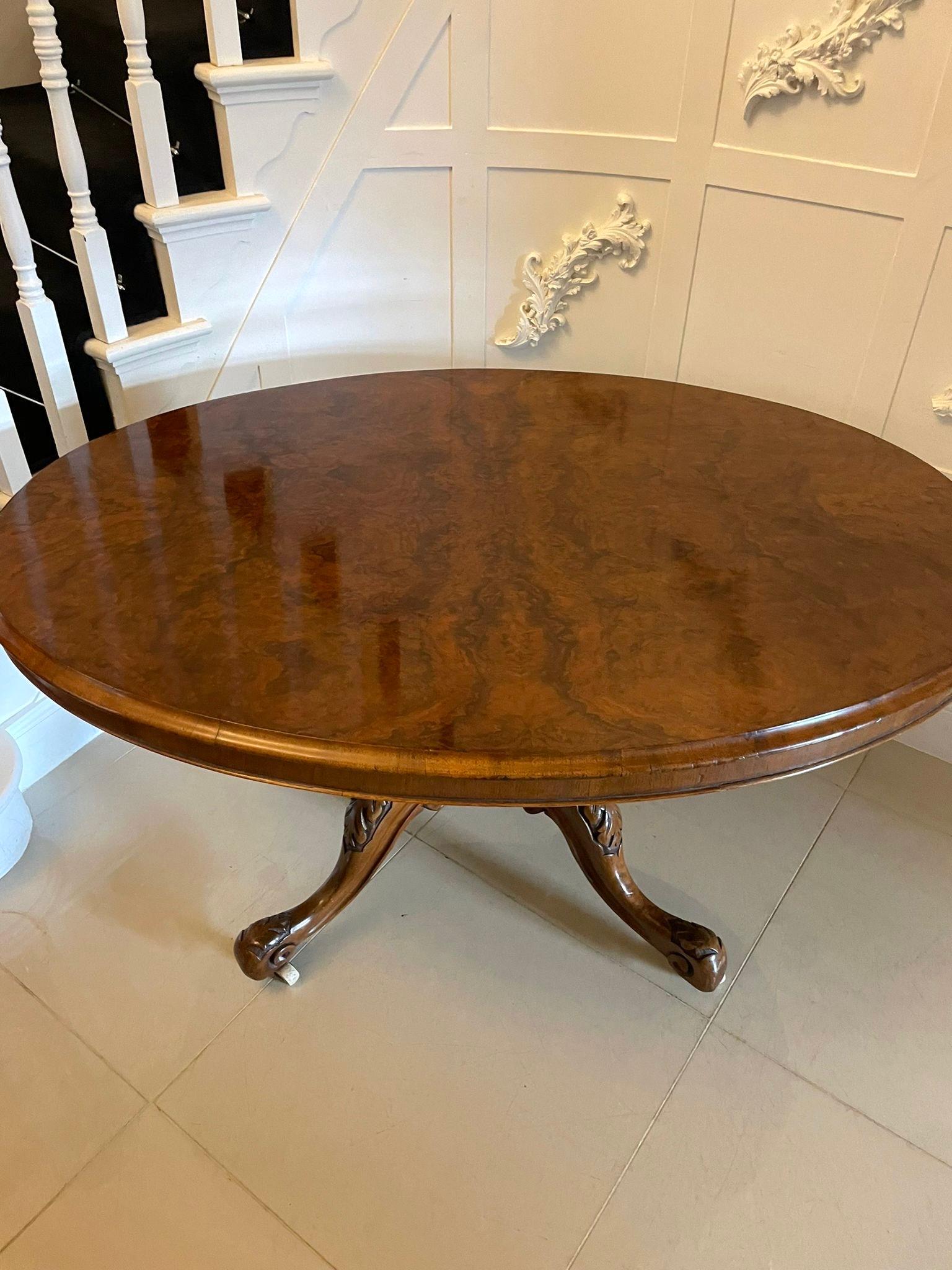 Outstanding Quality Antique Victorian Oval Burr Walnut Dining Table  In Good Condition For Sale In Suffolk, GB