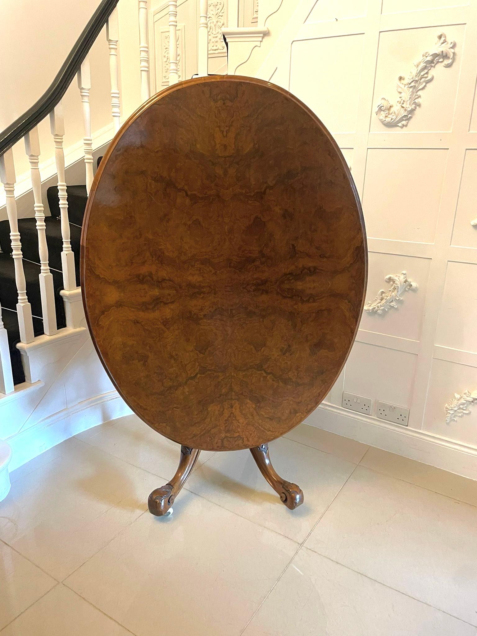 19th Century Outstanding Quality Antique Victorian Oval Burr Walnut Dining Table  For Sale