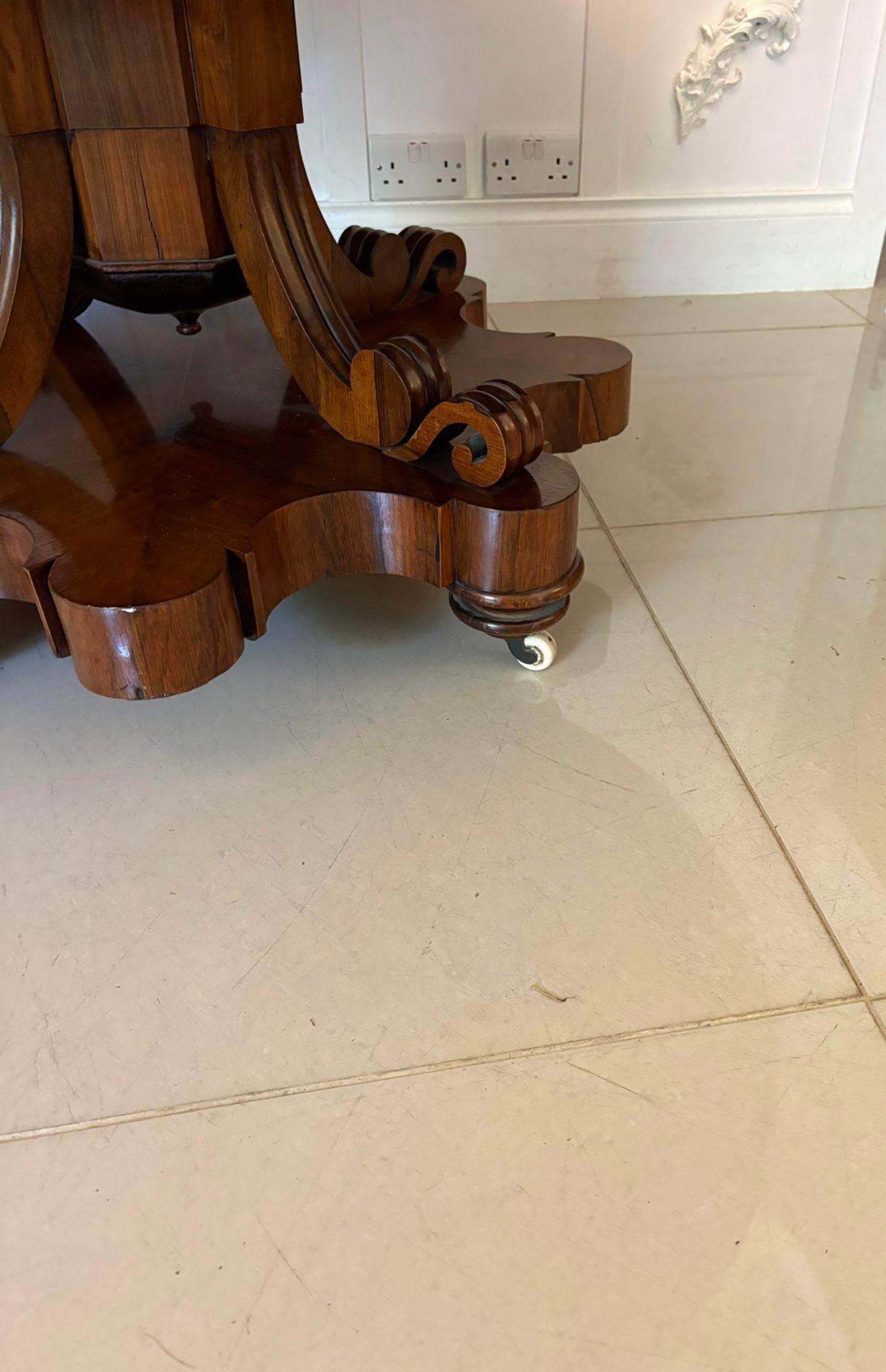 Mesa de centro/comedor circular de palisandro victoriano antiguo de calidad excepcional siglo XIX en venta