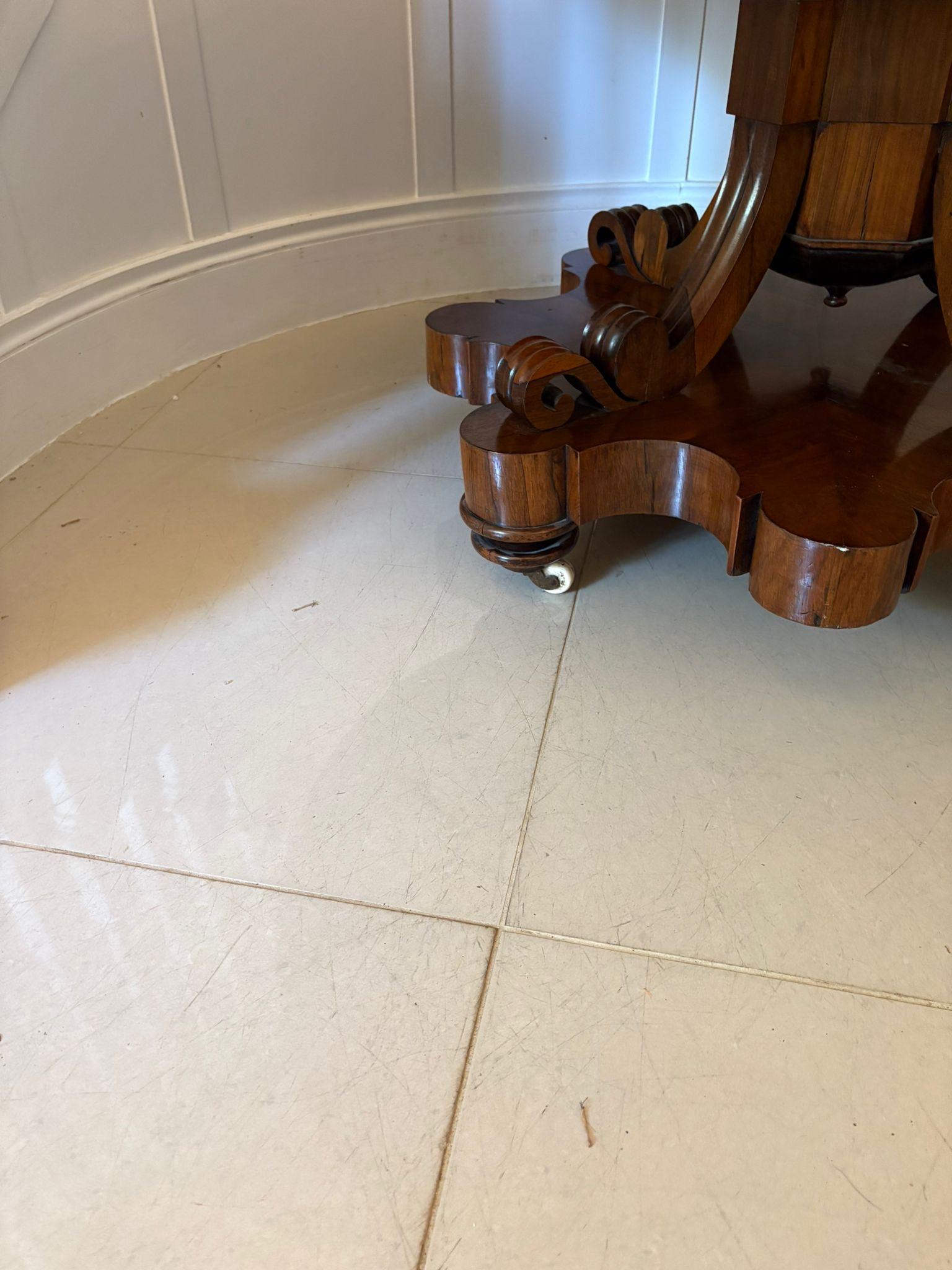 Mesa de centro/comedor circular de palisandro victoriano antiguo de calidad excepcional en venta 1