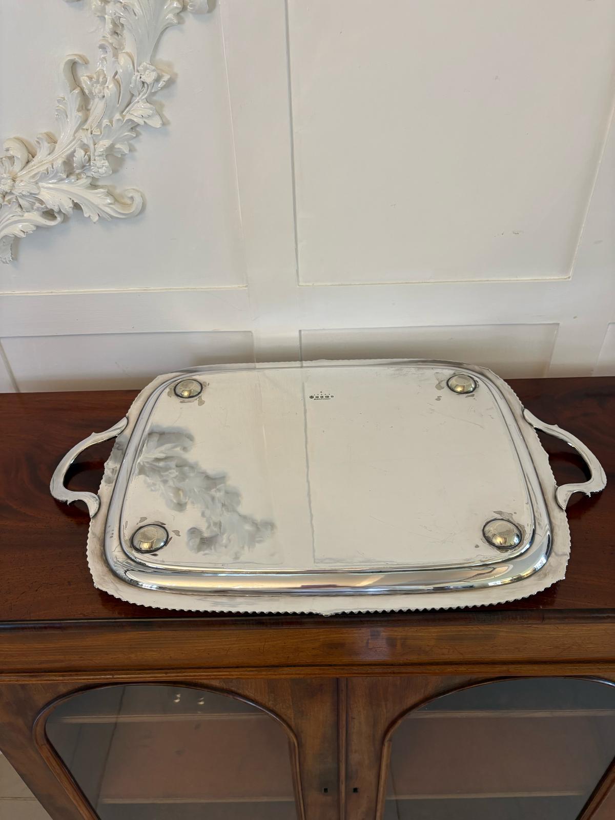 Bandeja de té antigua victoriana bañada en plata de calidad excepcional de Elkington & Co. Victoriano en venta