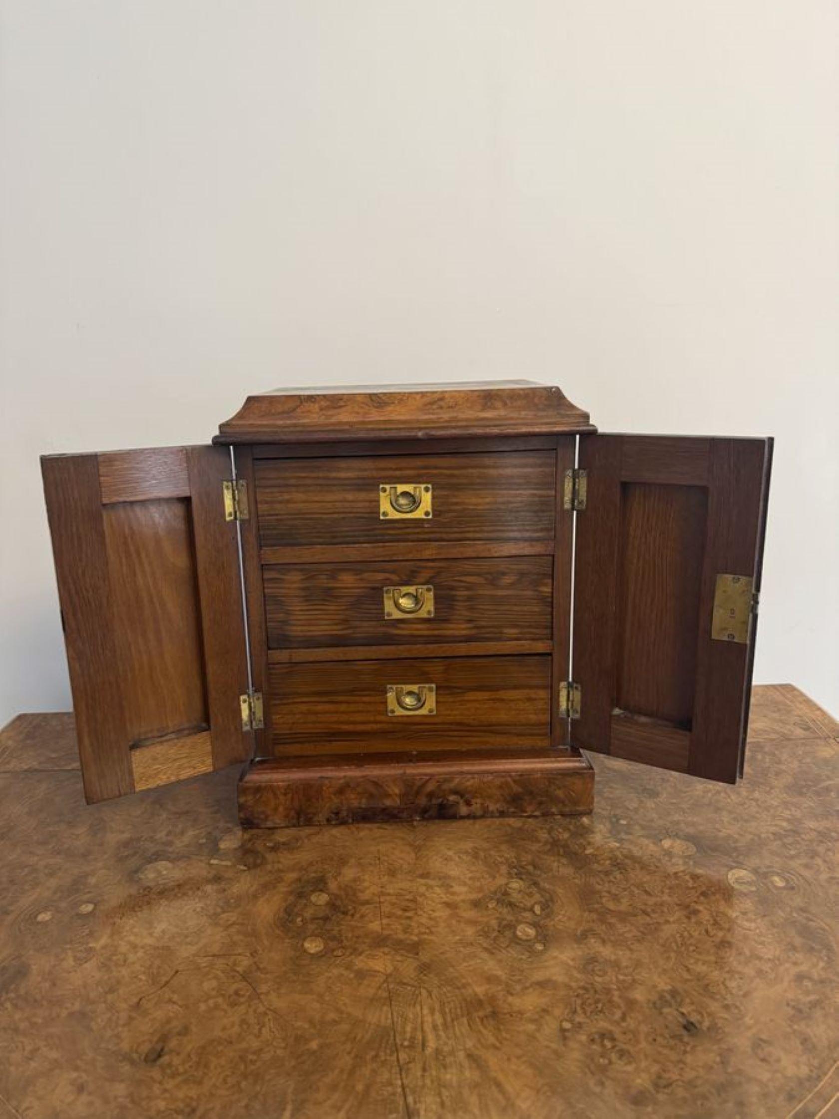 Ancienne armoire à bijoux victorienne en noyer d'une qualité exceptionnelle Bon état - En vente à Ipswich, GB