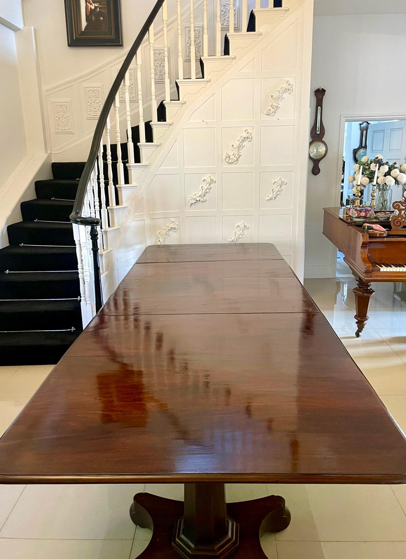 Table de salle à manger à 3 pieds en acajou, 16 places, de qualité exceptionnelle, ancienne William IV en vente 4