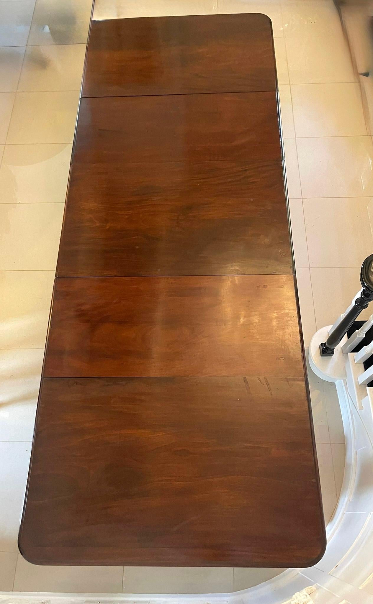 Anglais Table de salle à manger à 3 pieds en acajou, 16 places, de qualité exceptionnelle, ancienne William IV en vente