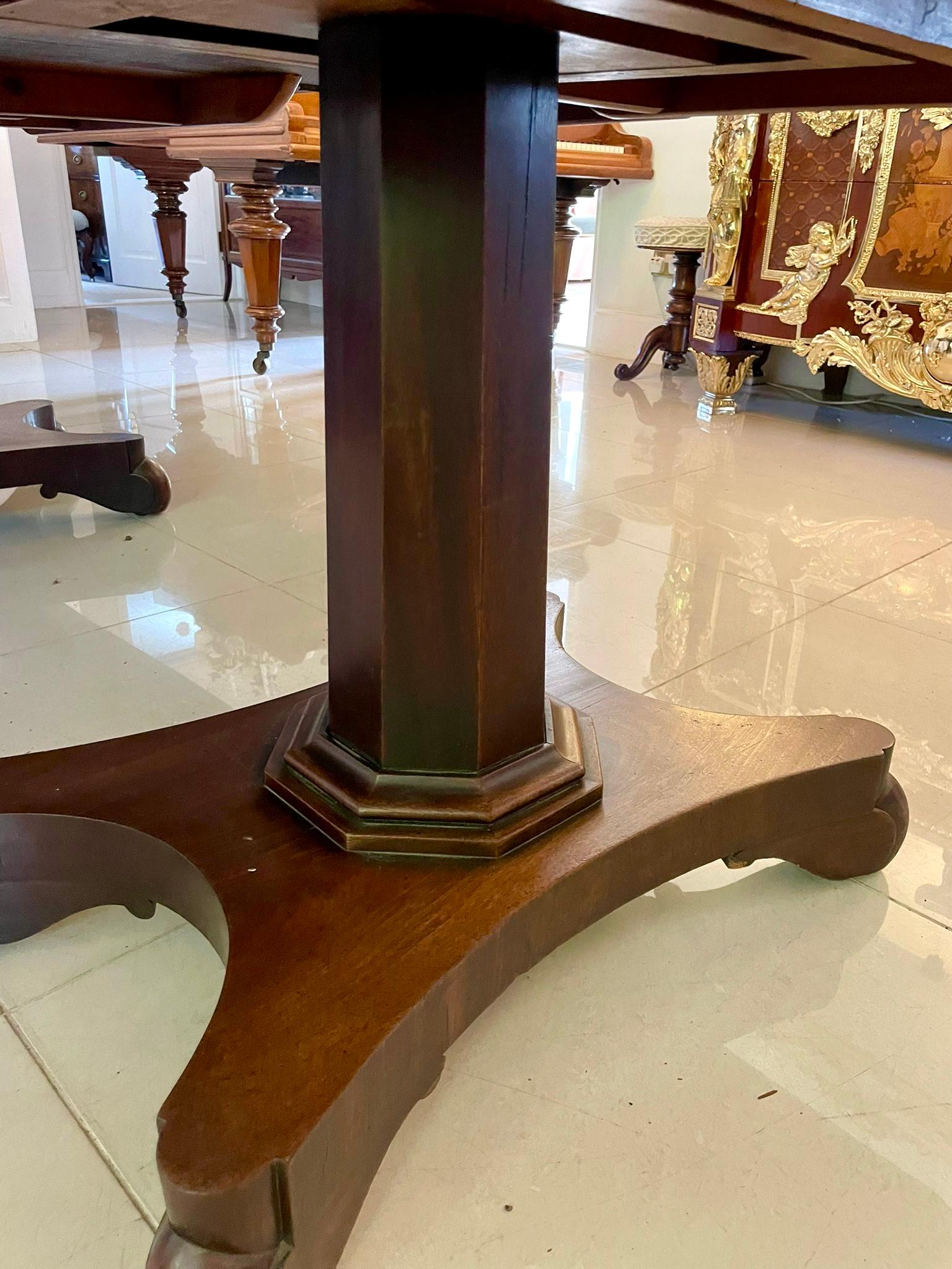 Table de salle à manger à 3 pieds en acajou, 16 places, de qualité exceptionnelle, ancienne William IV Bon état - En vente à Suffolk, GB