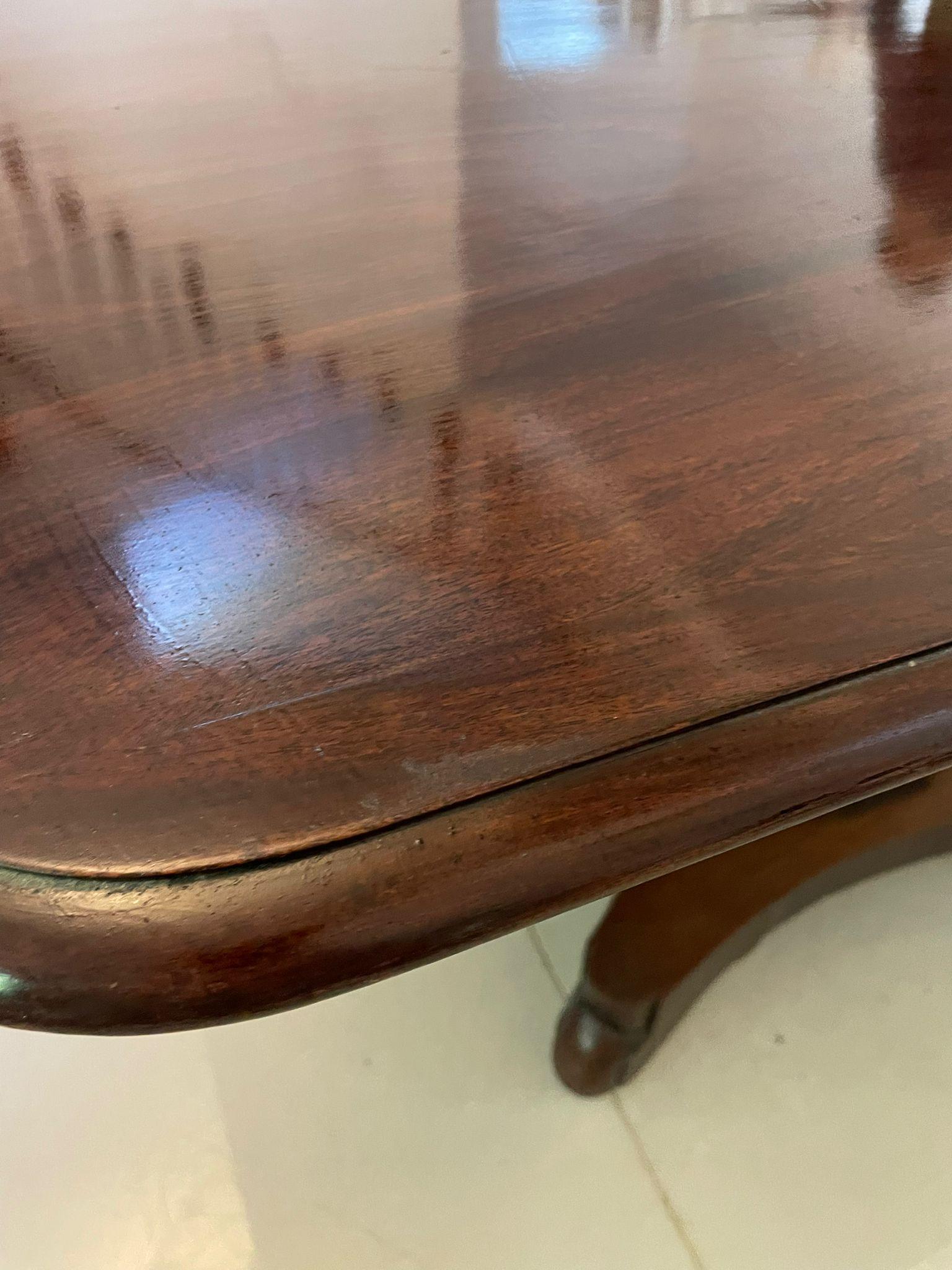 Table de salle à manger à 3 pieds en acajou, 16 places, de qualité exceptionnelle, ancienne William IV en vente 1