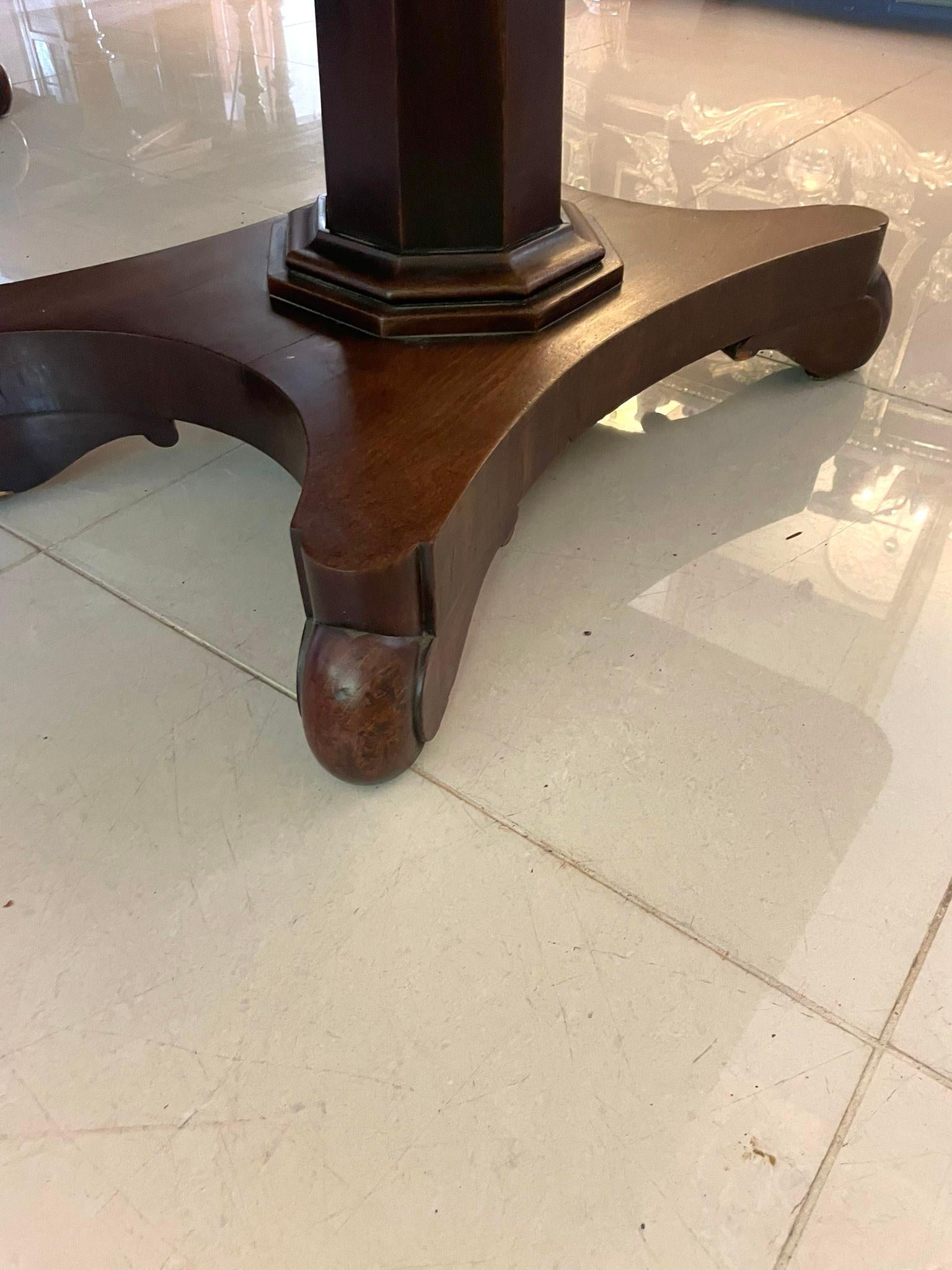 Table de salle à manger à 3 pieds en acajou, 16 places, de qualité exceptionnelle, ancienne William IV en vente 2