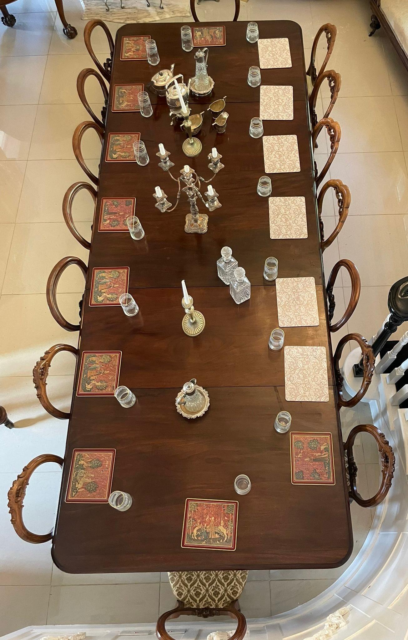 Table de salle à manger à 3 pieds en acajou, 16 places, de qualité exceptionnelle, ancienne William IV en vente 3