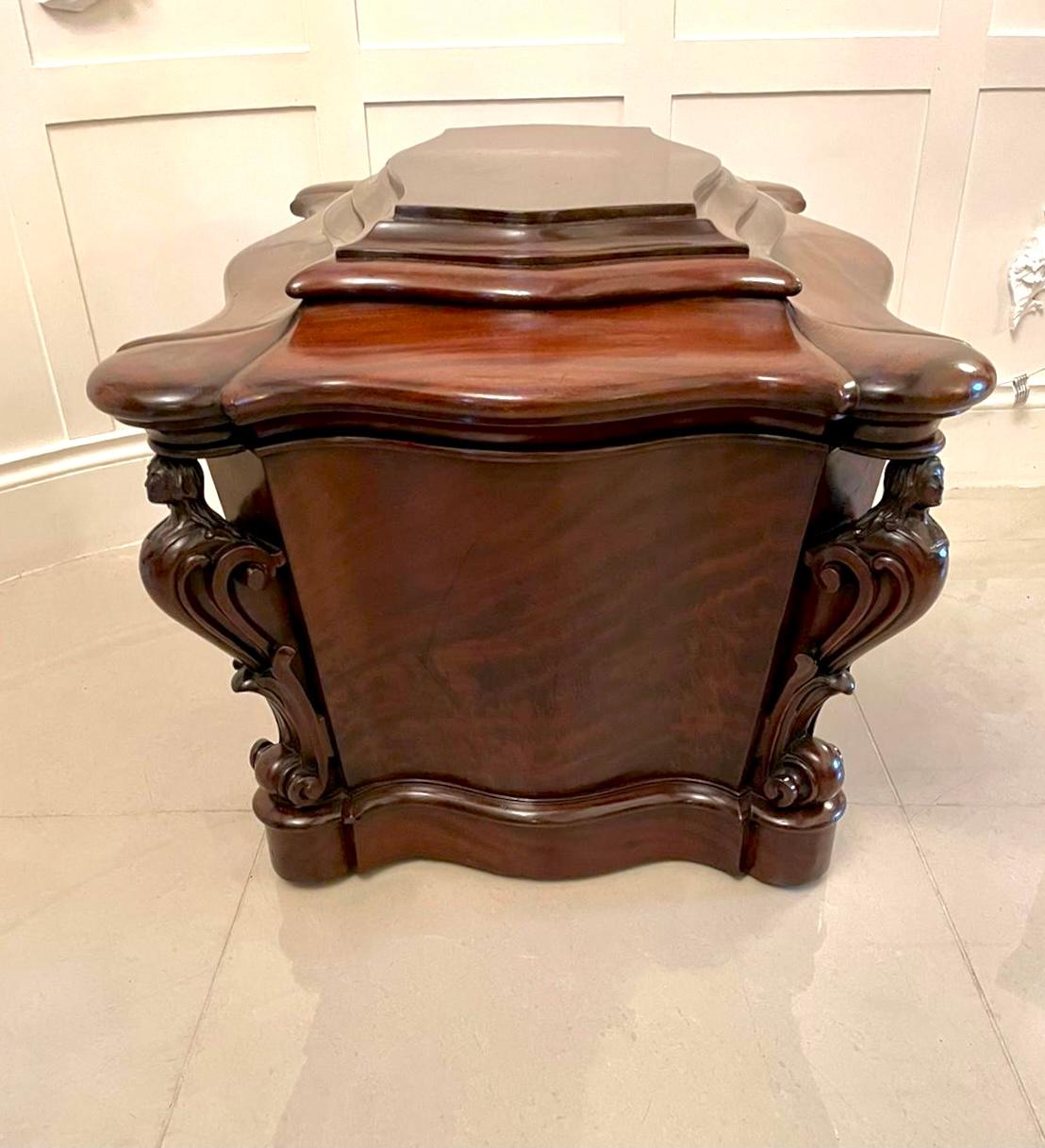 Outstanding Quality Antique William IV Mahogany Serpentine Shaped Wine Cooler For Sale 3