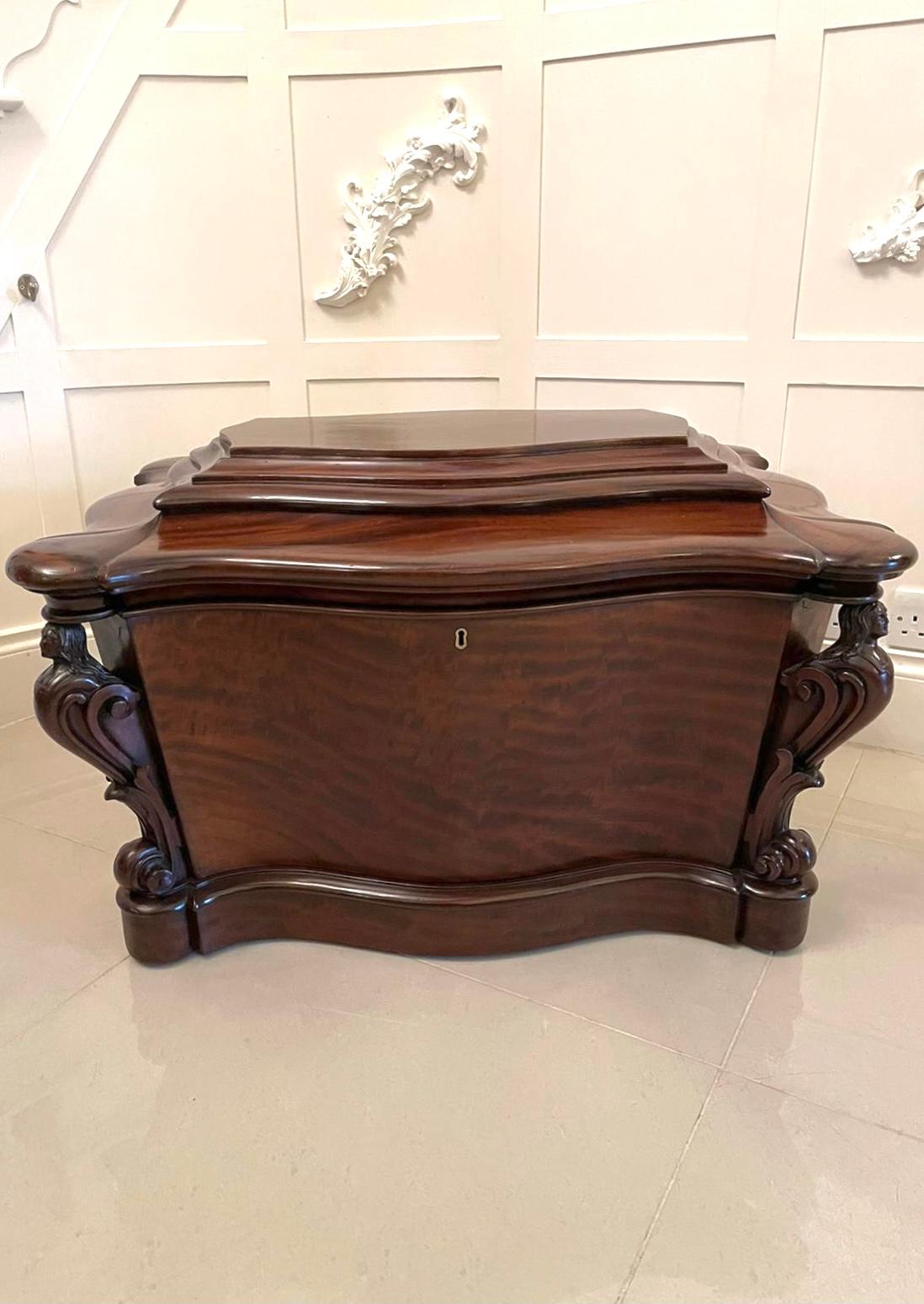Outstanding Quality Antique William IV Mahogany Serpentine Shaped Wine Cooler For Sale 5