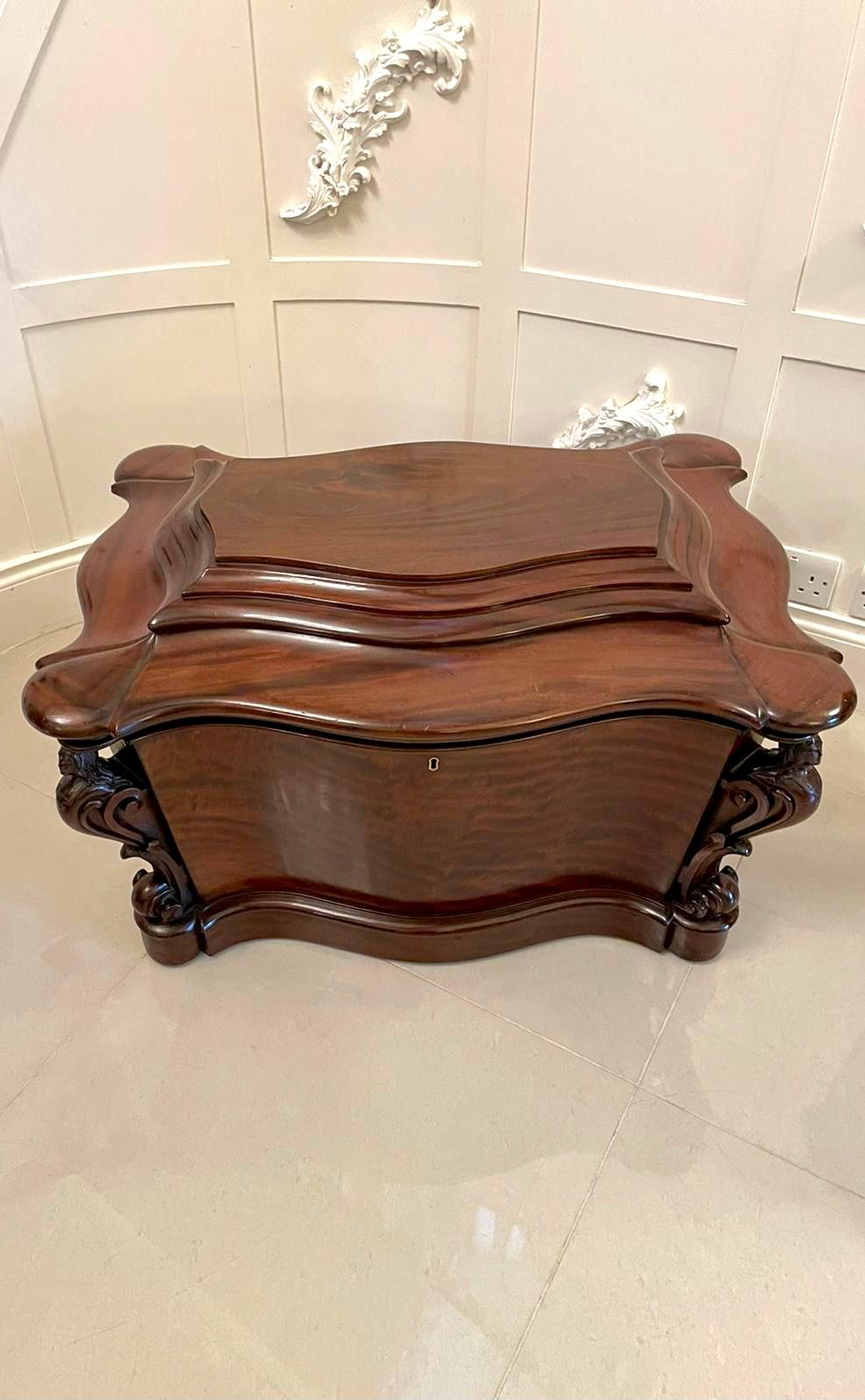 English Outstanding Quality Antique William IV Mahogany Serpentine Shaped Wine Cooler For Sale