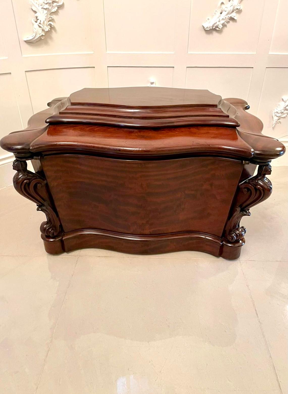Hand-Carved Outstanding Quality Antique William IV Mahogany Serpentine Shaped Wine Cooler For Sale