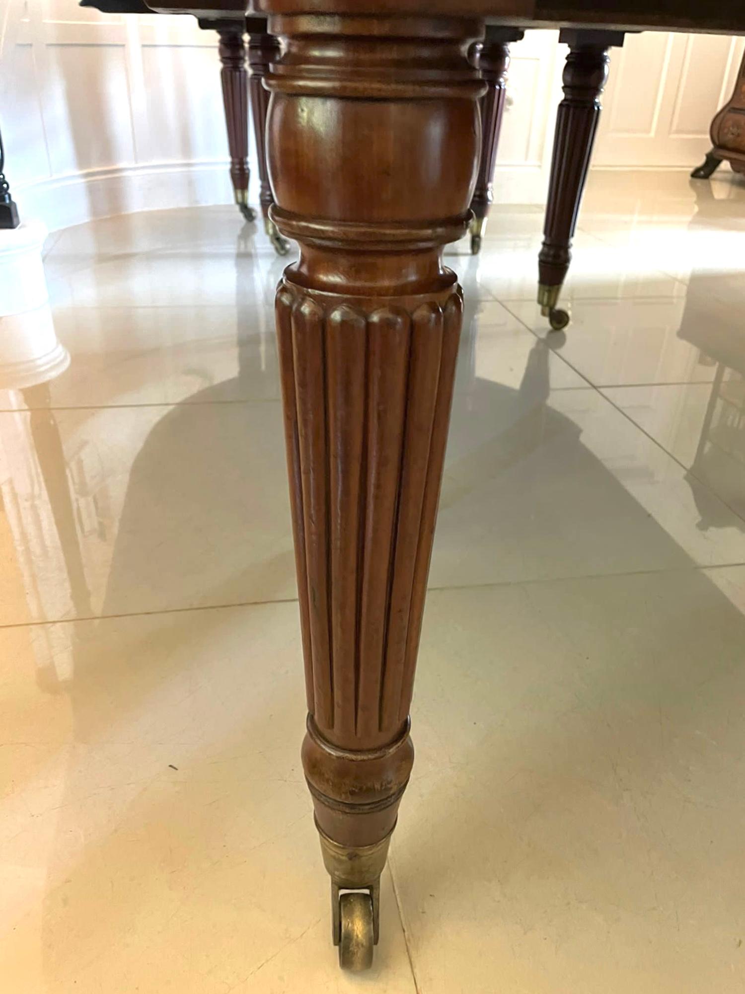 Mesa de comedor extensible de caoba antigua de 12 plazas de calidad excepcional Otro