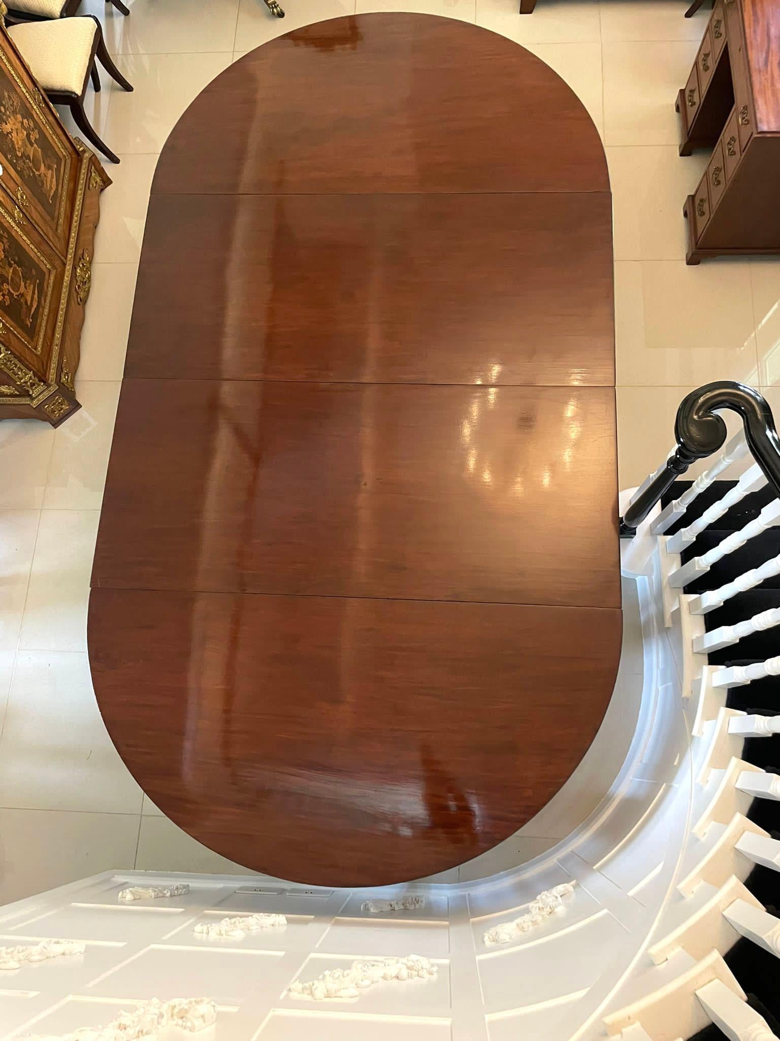 Mesa de comedor extensible de caoba antigua de 12 plazas de calidad excepcional Regencia