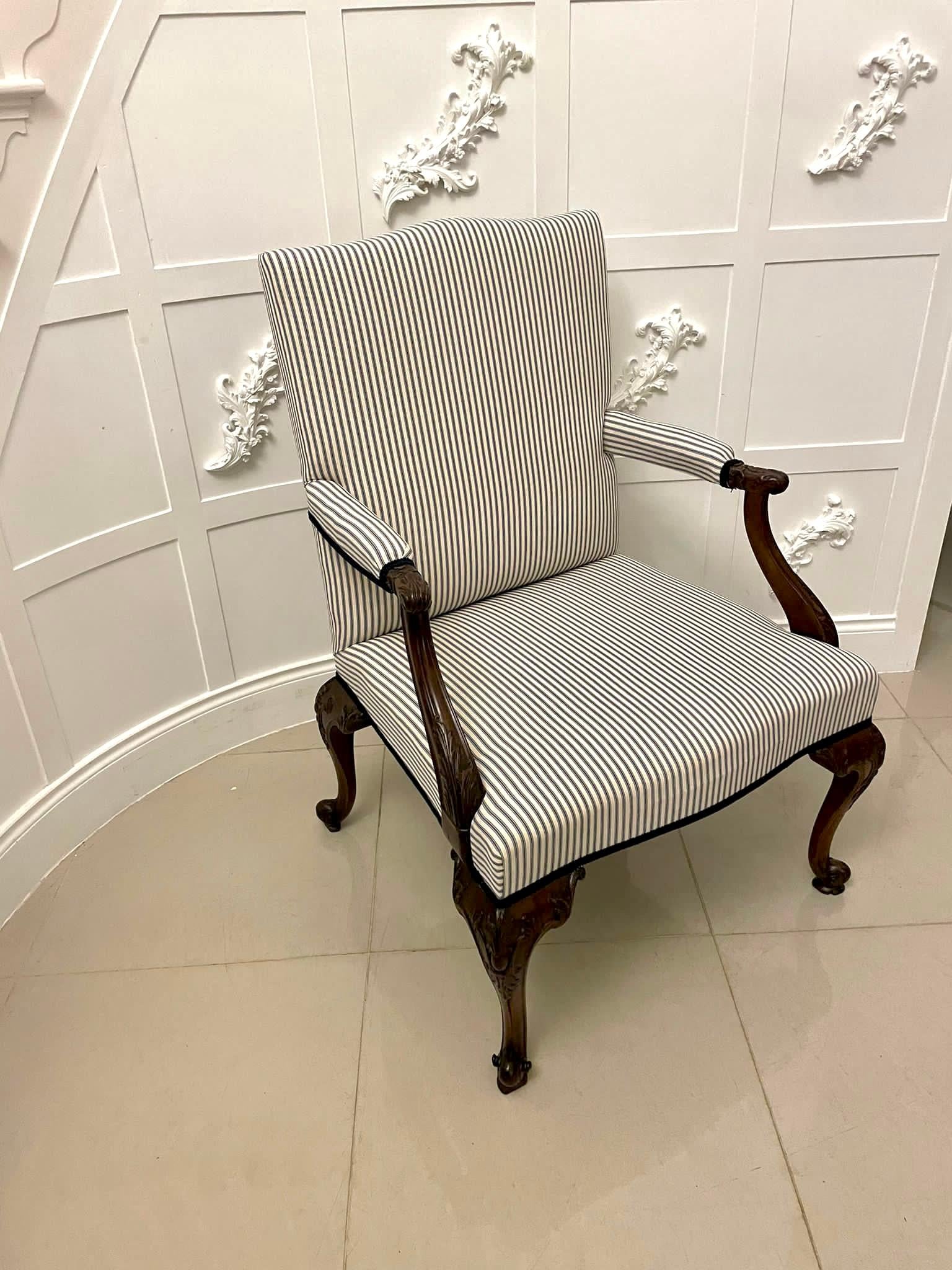 XIXe siècle Grand fauteuil ancien en acajou sculpté de qualité exceptionnelle de Gainsborough en vente