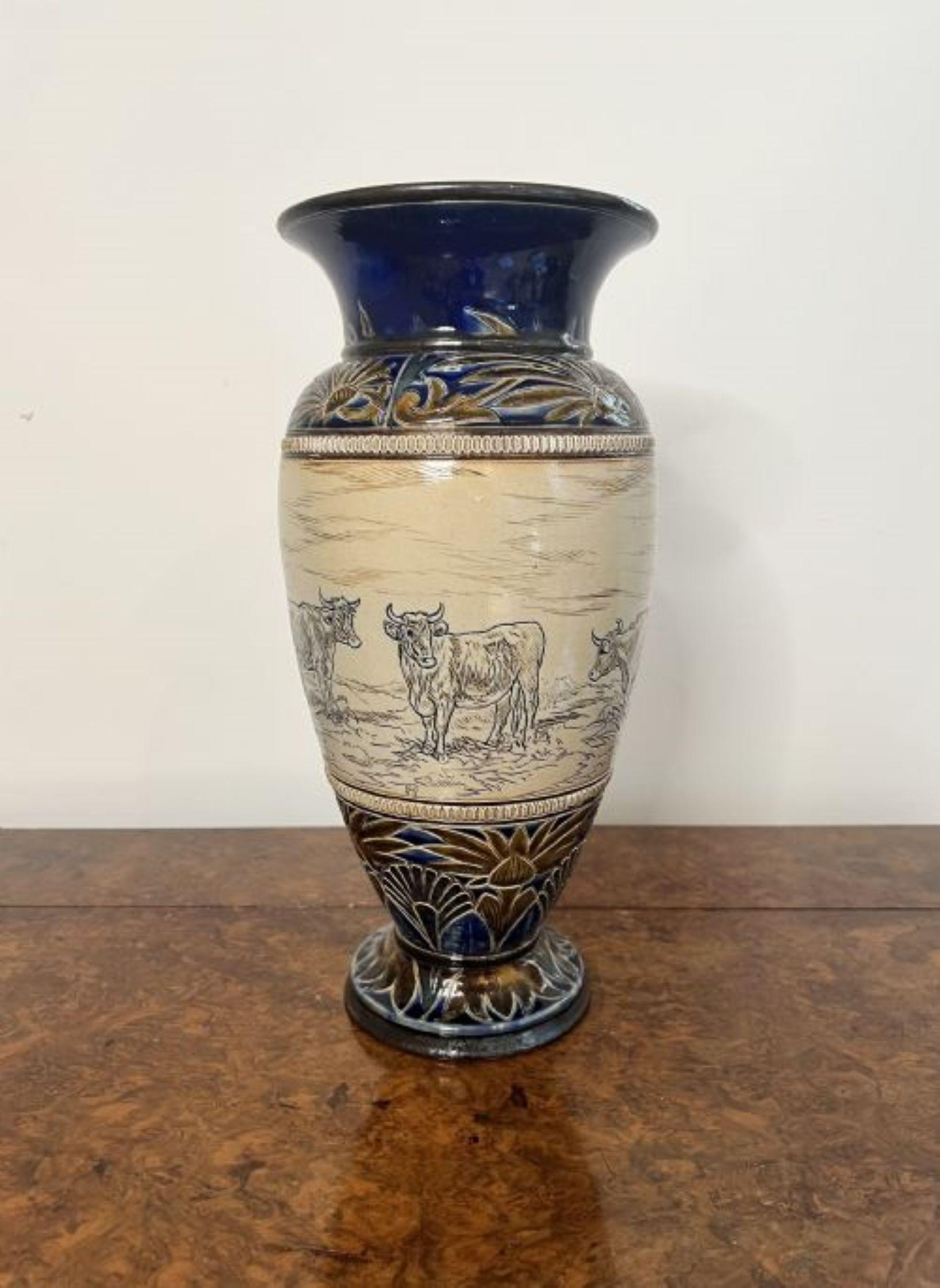 Outstanding quality large antique Doulton Lambeth vase by Hannah Barlow  In Good Condition For Sale In Ipswich, GB