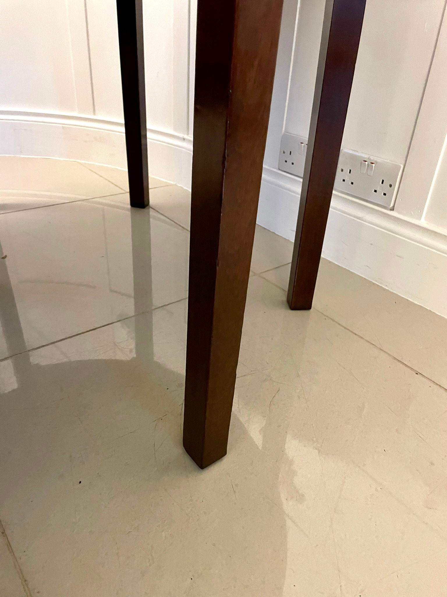 Grande table de salle à manger métamorphique en acajou figuré ancien de qualité exceptionnelle en vente 3