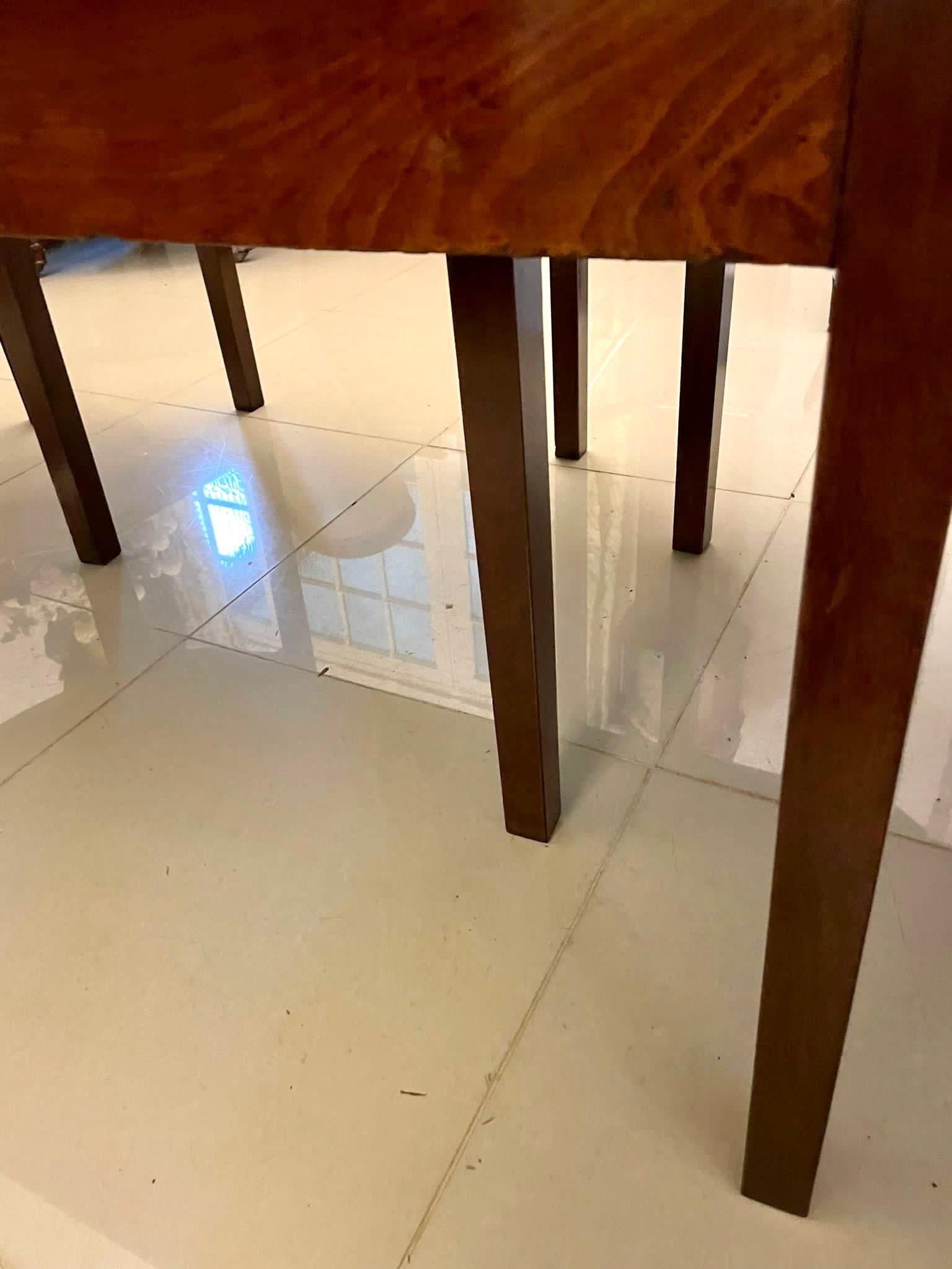Grande table de salle à manger métamorphique en acajou figuré ancien de qualité exceptionnelle en vente 2