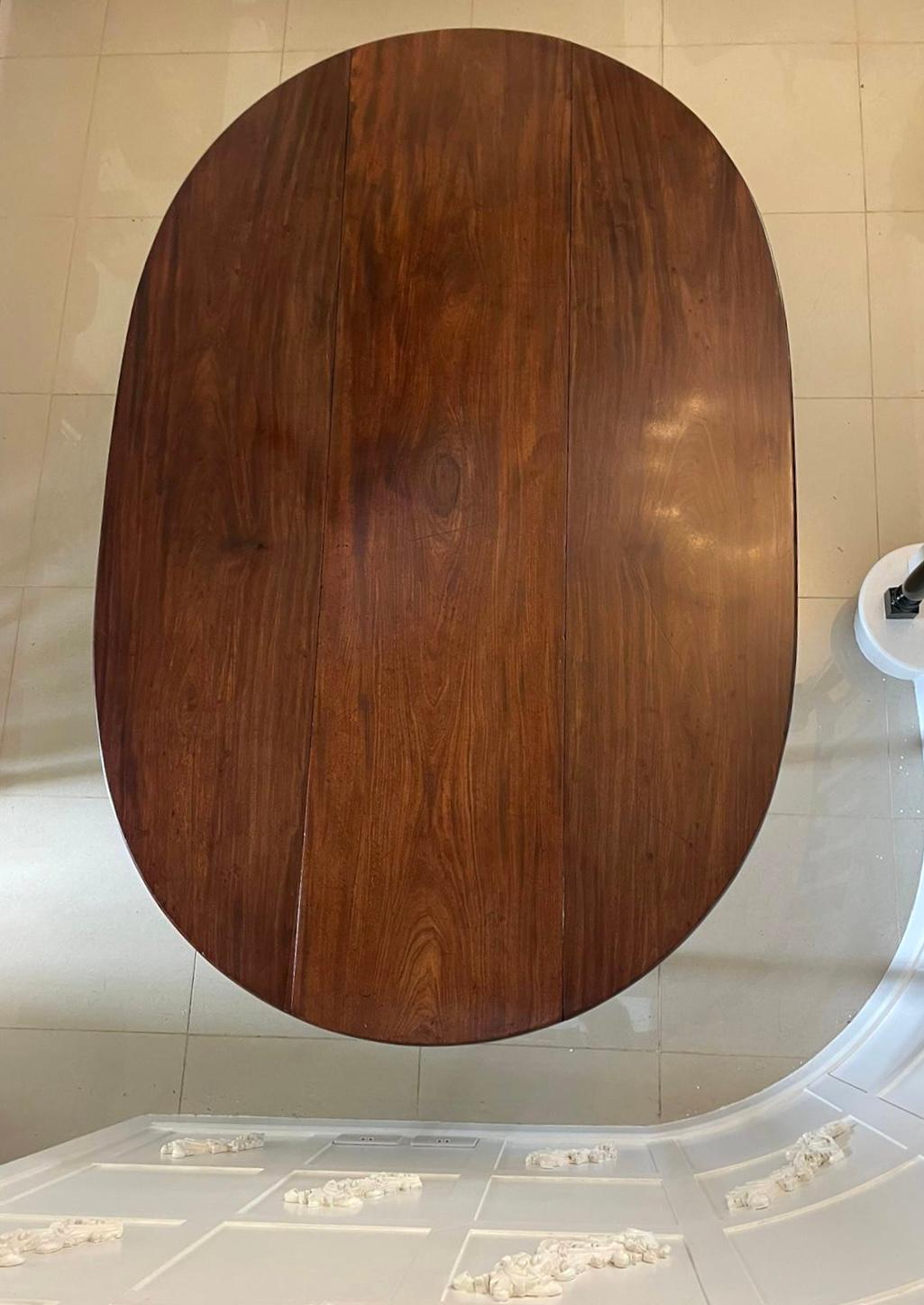 Autre Grande table à manger ancienne en acajou irlandais George III de qualité exceptionnelle en vente