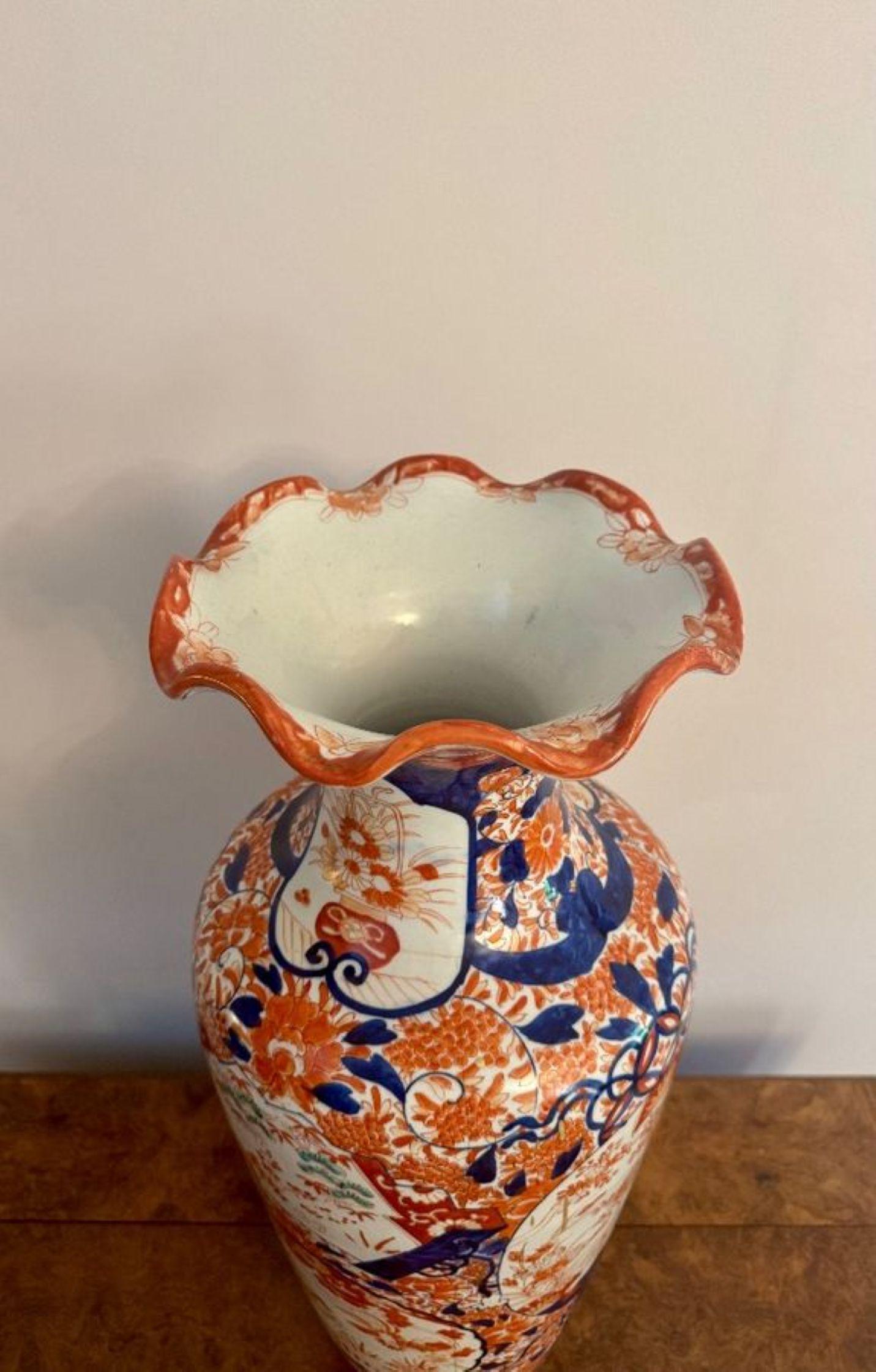 Vase sur pied imari japonais ancien de qualité exceptionnelle en vente 3