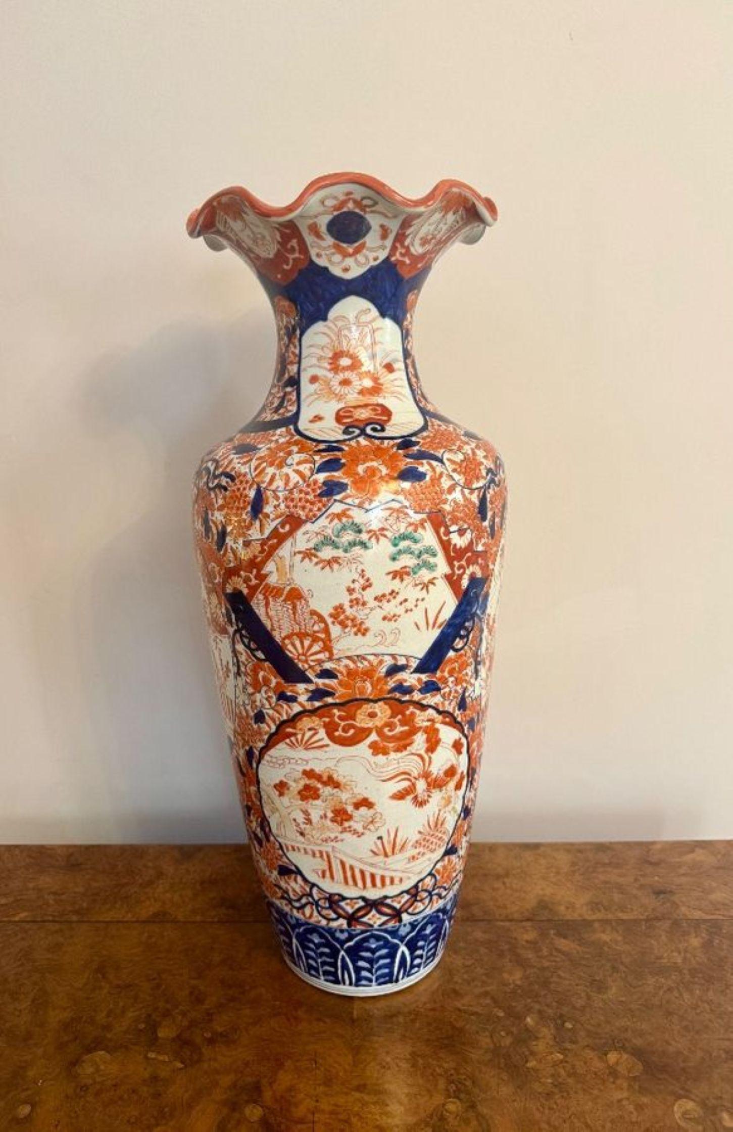 XIXe siècle Vase sur pied imari japonais ancien de qualité exceptionnelle en vente