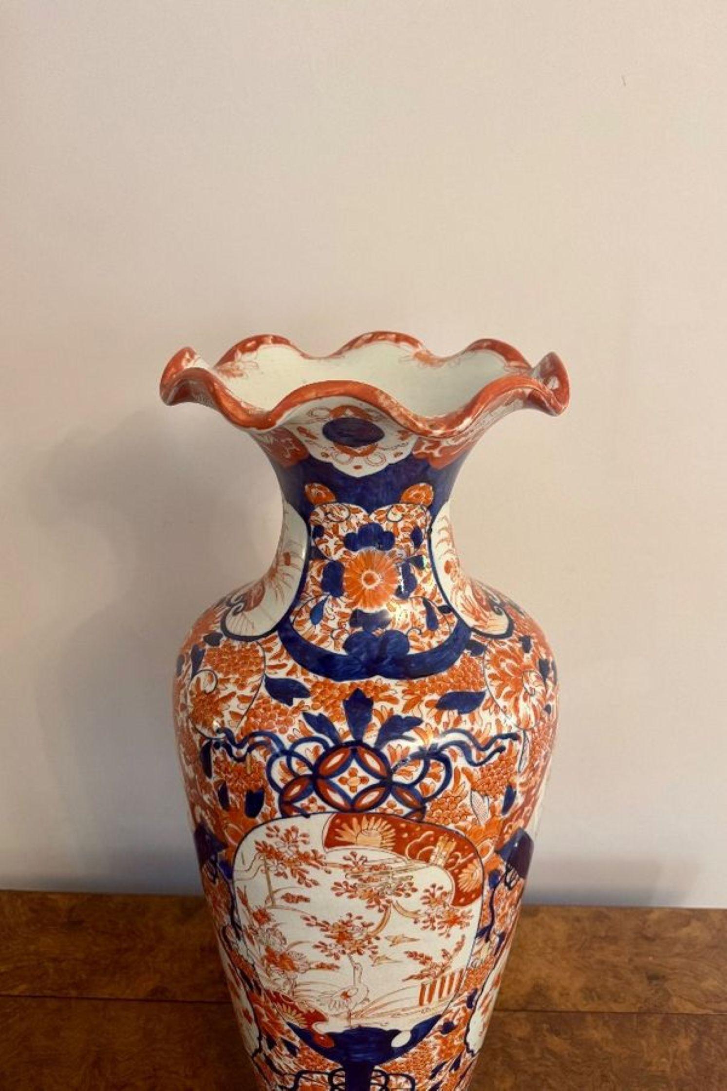 Vase sur pied imari japonais ancien de qualité exceptionnelle en vente 2